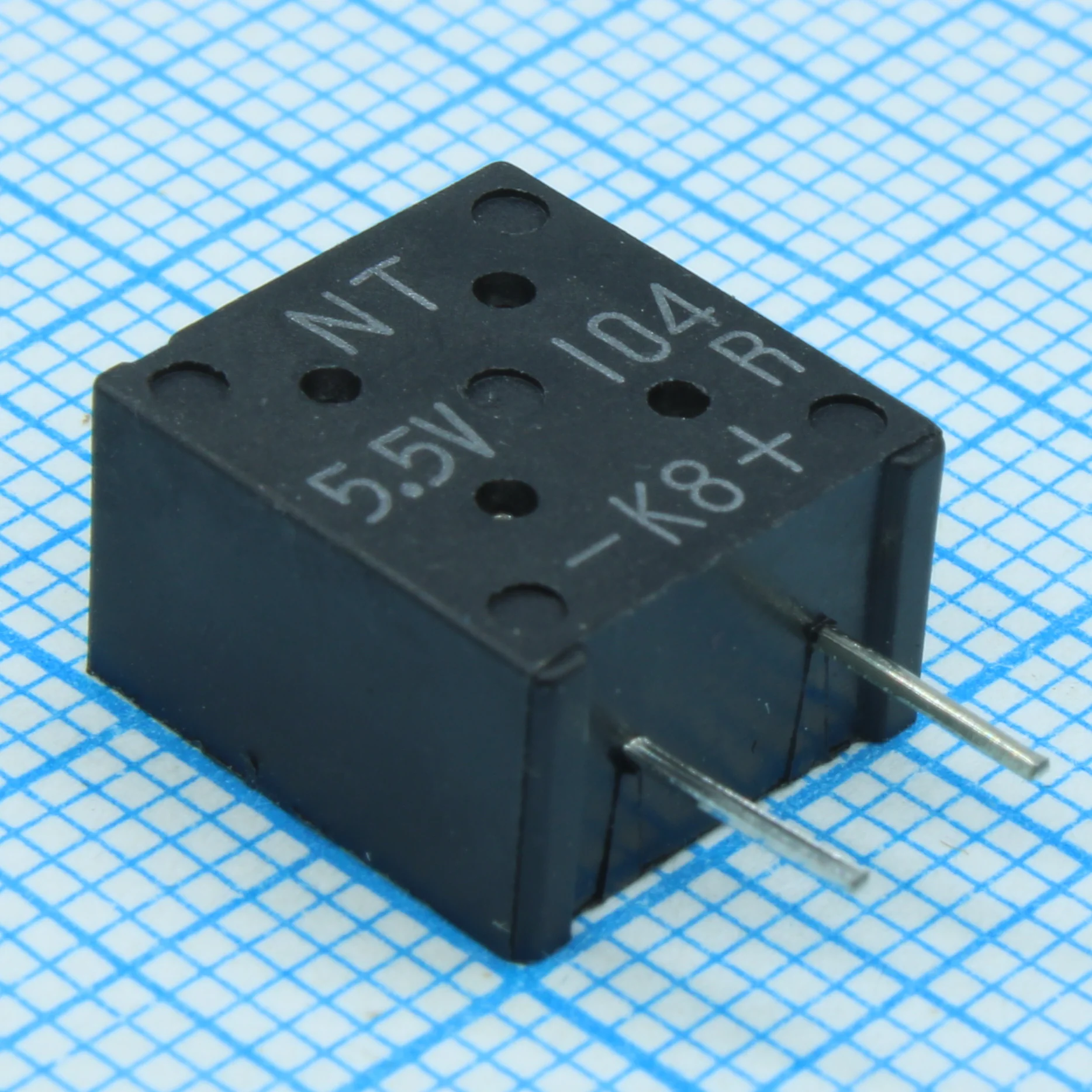 FMR0H104ZF - Ионистор 0.1Ф 5.5В -20%....80% (10.5х 6.5х 11.5мм) радиальный шаг 5мм 50Ом 85°C россыпь