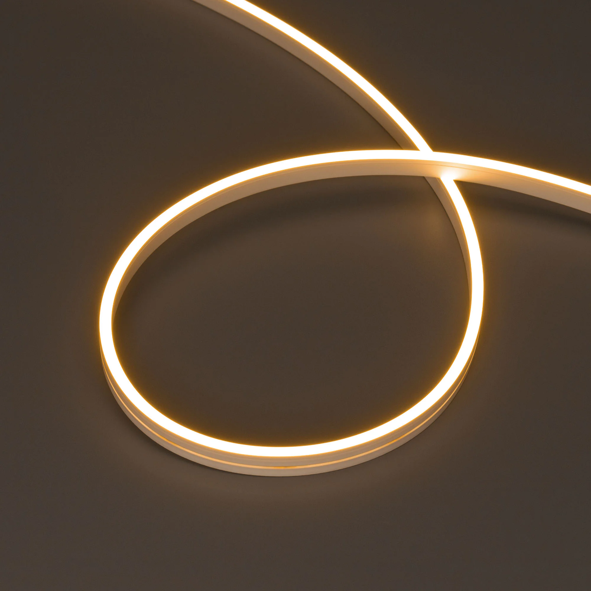 Лента герметичная MOONLIGHT-SIDE-A168-4x10mm 24V Warm2700 (7.2 W/m, IP65, 5m, wire x2) 040992 - Гибкая герметичная лента (неон серии MOONLIGHT), сечение 4х10 мм. Светодиоды SMD 2835 168 шт/м. Цвет свечения ТЁПЛЫЙ БЕЛЫЙ (2700 К), индекс цветопередачи CRI>9