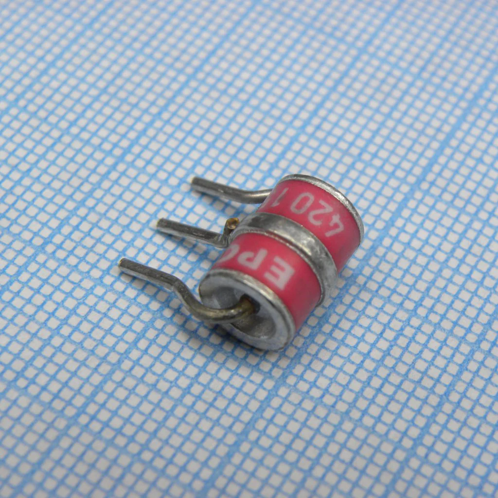 B88069X7960B502 - 8x10mm 420V ±20% 10kA/10A 3-х элек. T83A420X