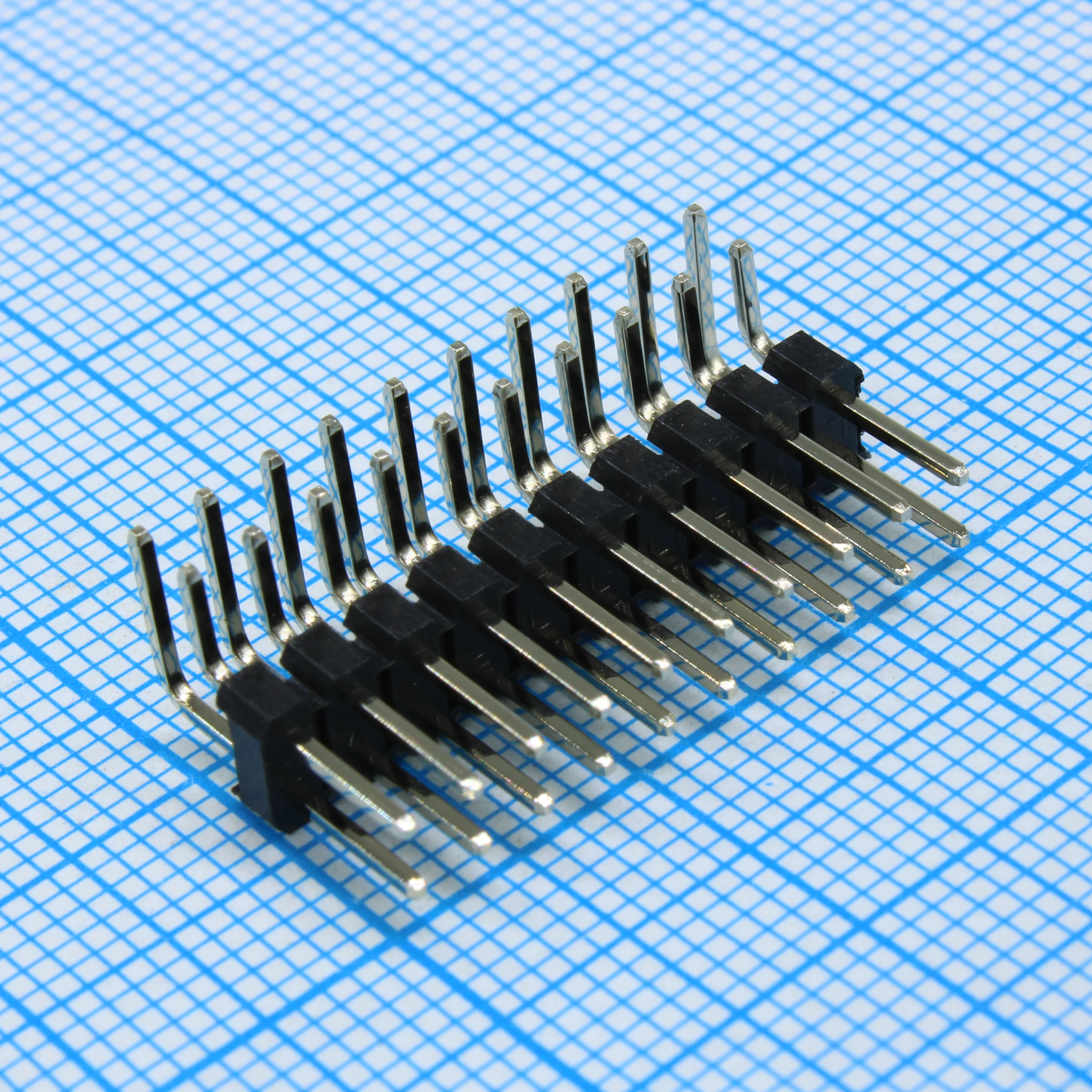 DS1022-2X10RF11-B - Соединитель штыревой, вилка на плату двухрядная угловая 20pin(2x10), шаг 2.54мм