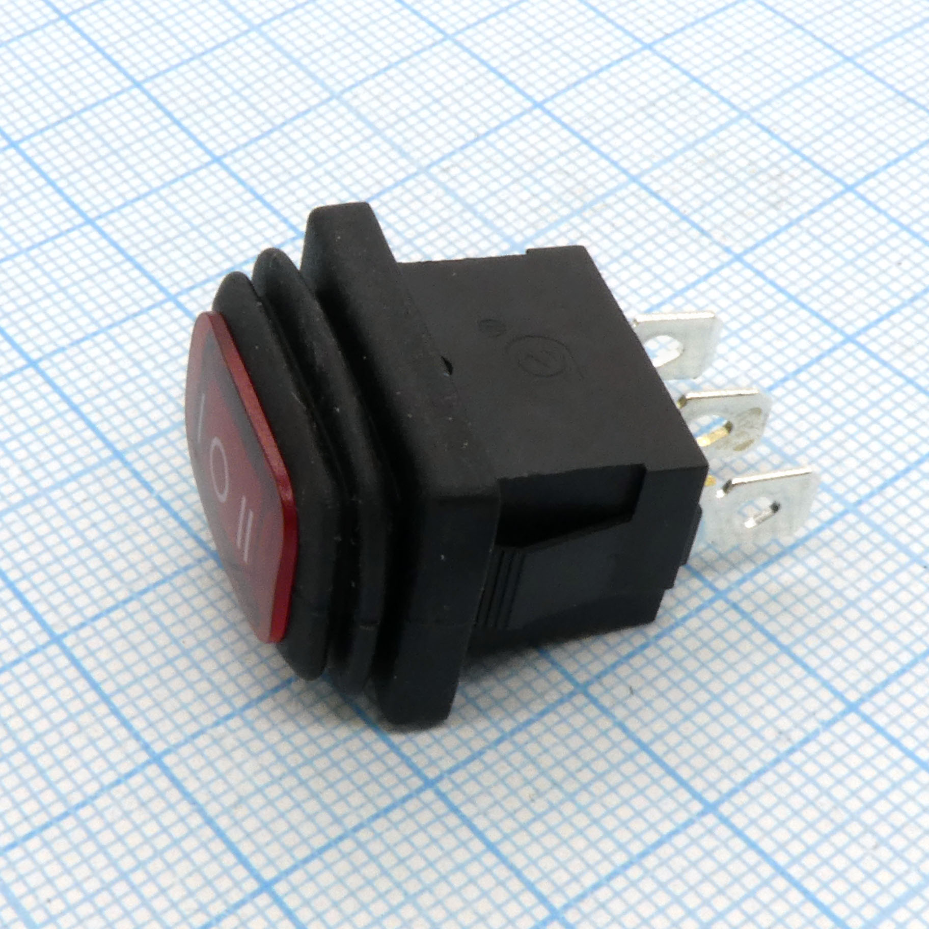 DS KCD1-103N-4 влагозащита - 2 положения клавиши, 1 группа замыкающих контактов, 250VAC 6A, ширина контакта 4.8мм, красная подсветка 220В, влагозащищенный, с нейтралью