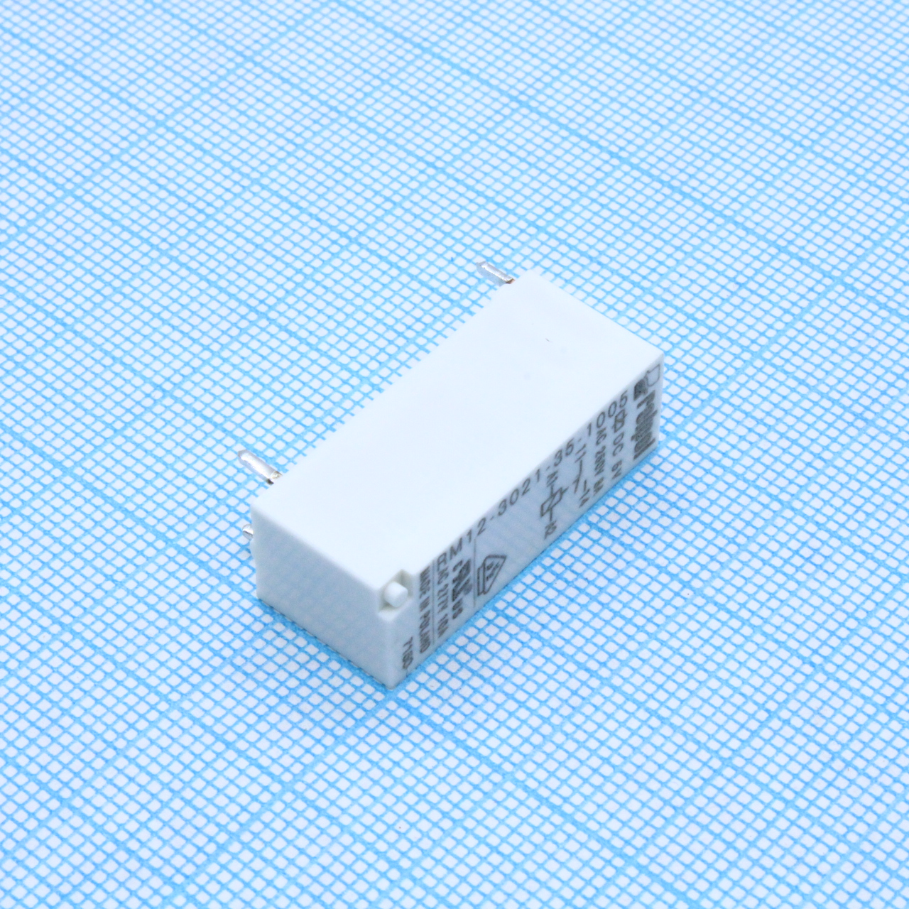 RM12-3021-35-1005 - Сигнальное реле один контакт на замыкание 8A/250VAC, 8A/24VDC катушка 5В