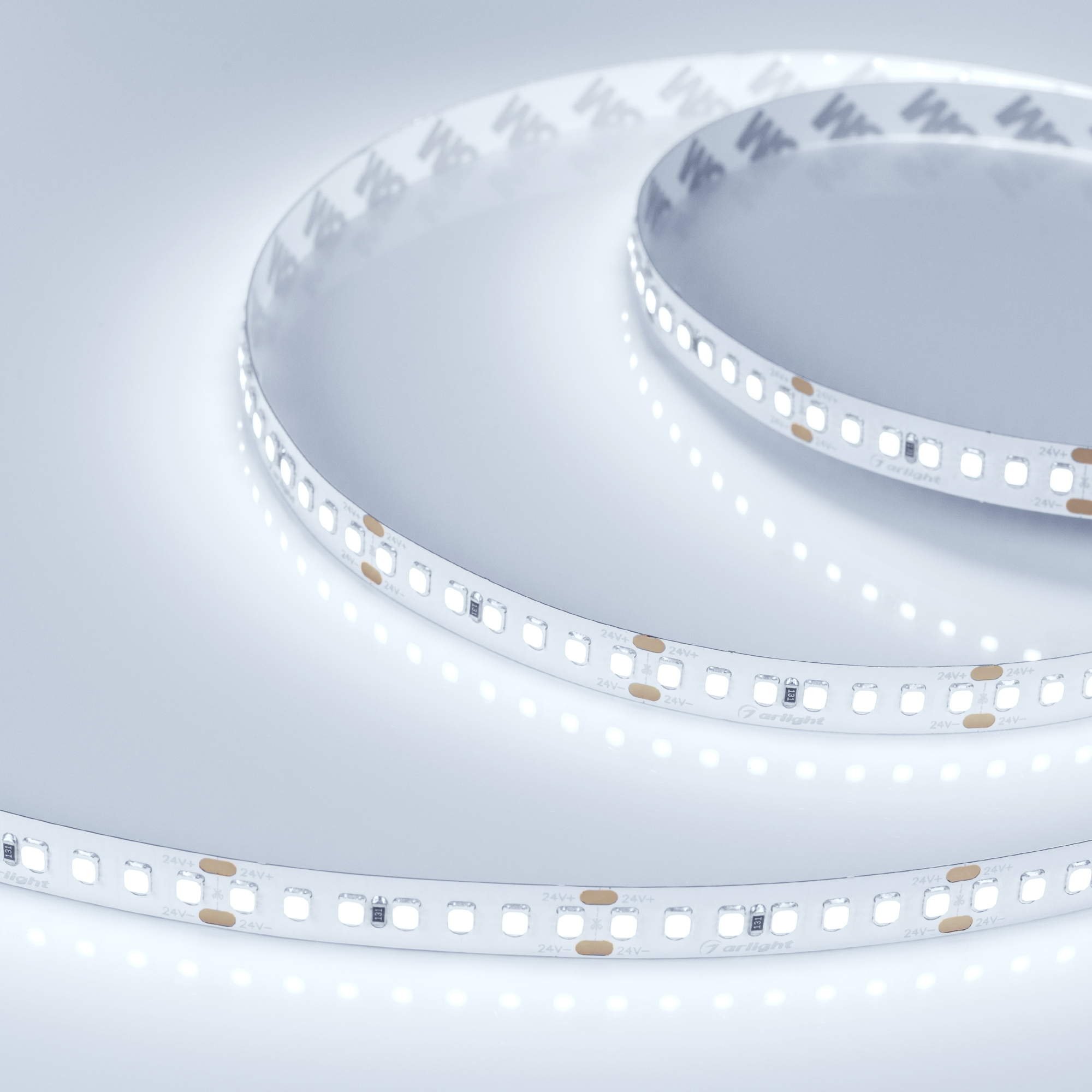 Лента RT 2-5000 24V Cool 8K 3x (2835, 840 LED, LUX) 019092 - Поставка под заказ от 500 м.Гибкая лента LUX, светодиоды smd 2835, 168 шт/м (840шт на 5м), белая плата 10 мм, скотч 3М. Цвет ХОЛОДНЫЙ 7700-9600K. Питание 24V, мощность 17 Вт/м (85 Вт на 5м), уго