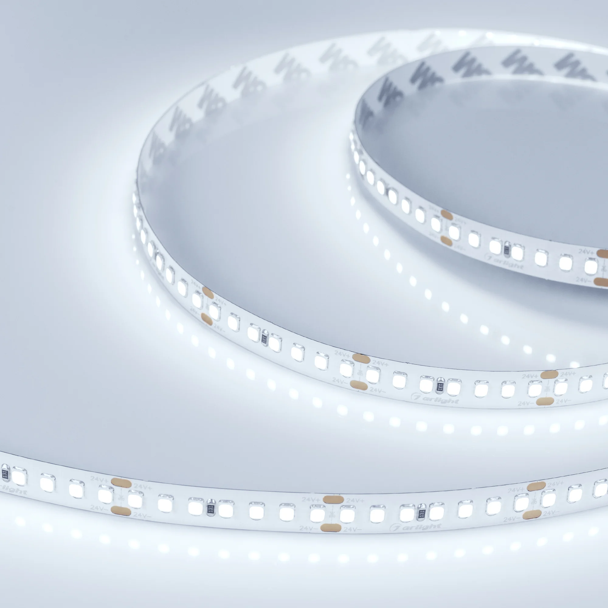 Лента RT 2-5000 24V Cool 8K 3x (2835, 840 LED, LUX) 019092 - Поставка под заказ от 500 м.Гибкая лента LUX, светодиоды smd 2835, 168 шт/м (840шт на 5м), белая плата 10 мм, скотч 3М. Цвет ХОЛОДНЫЙ 7700-9600K. Питание 24V, мощность 17 Вт/м (85 Вт на 5м), уго