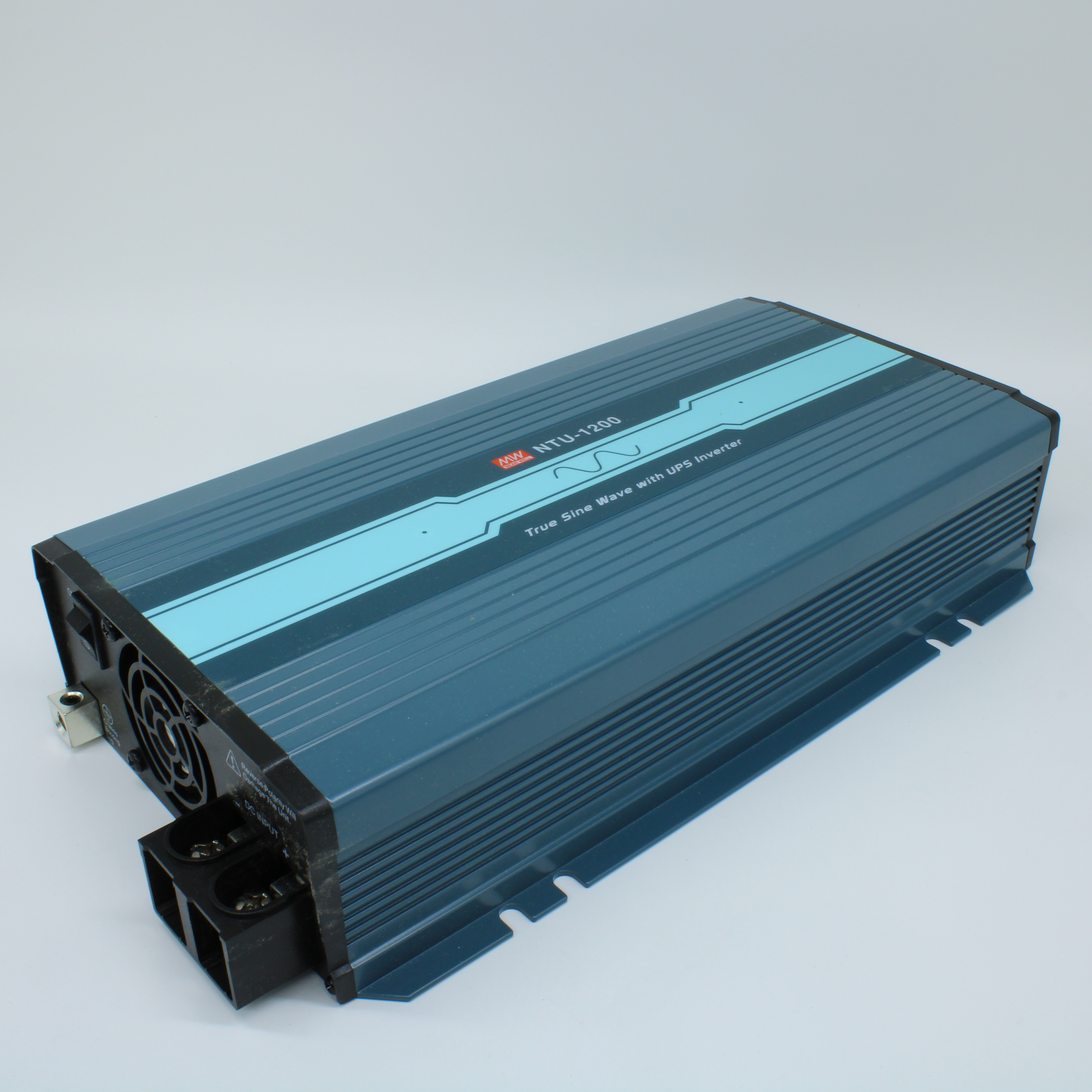 NTU-1200-212EU - DC-AC, 1200Вт, Рпик=1800Вт(10сек), Uвх=10…16.5В DC, Uвых=200/220/230/240В АС 50/60Гц, КГИ<3%, КПД 90%, изоляция 3000В AC, в кожухе 333х184х70мм, -25…+70°С, RS-232/RJ11, выход розетка EU