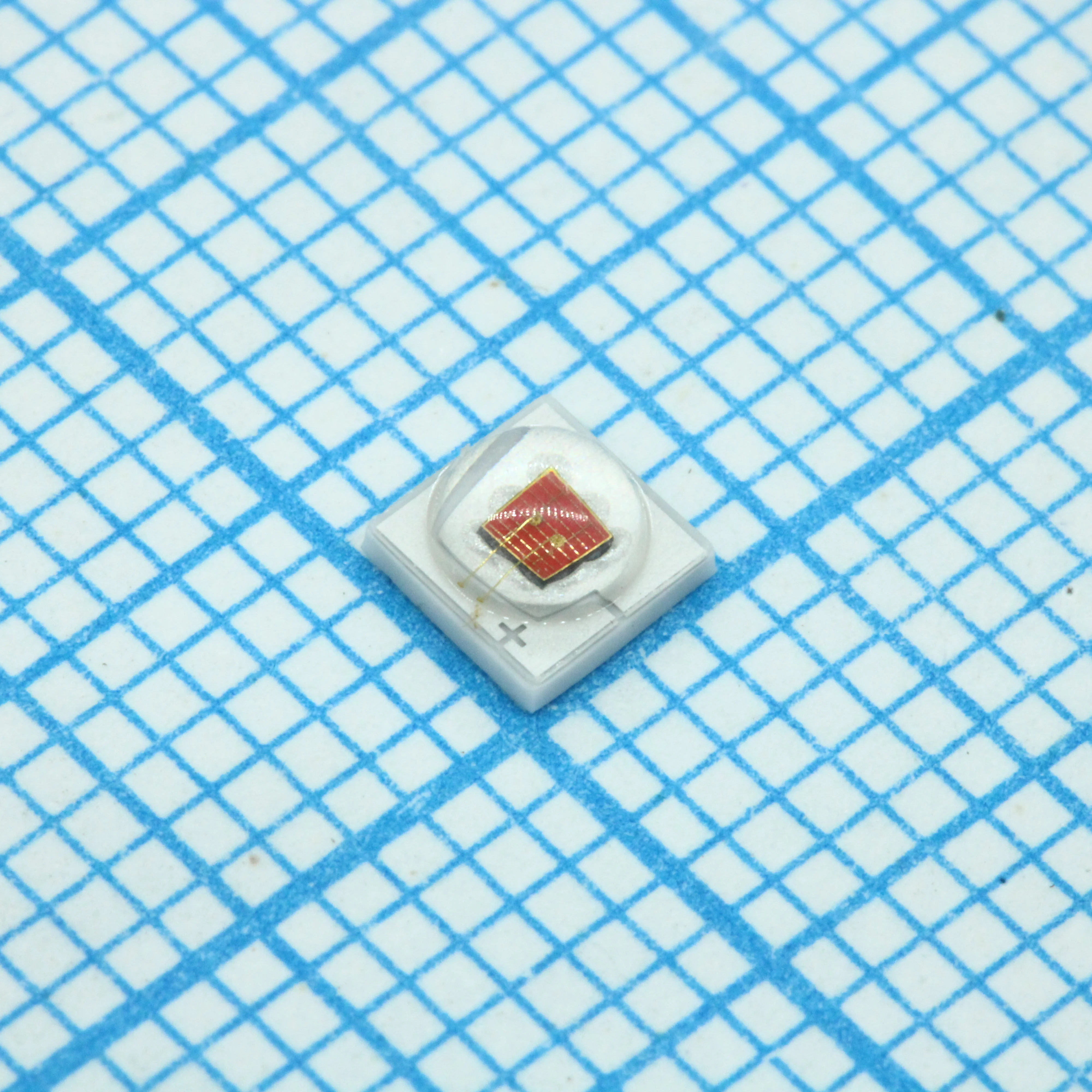 HL-C3535F3Y1GA - Светодиод smd 3,45х3,45мм/желтый/593нм/40-50Лм при 350мА/1Вт/1.8-2.4В/130°