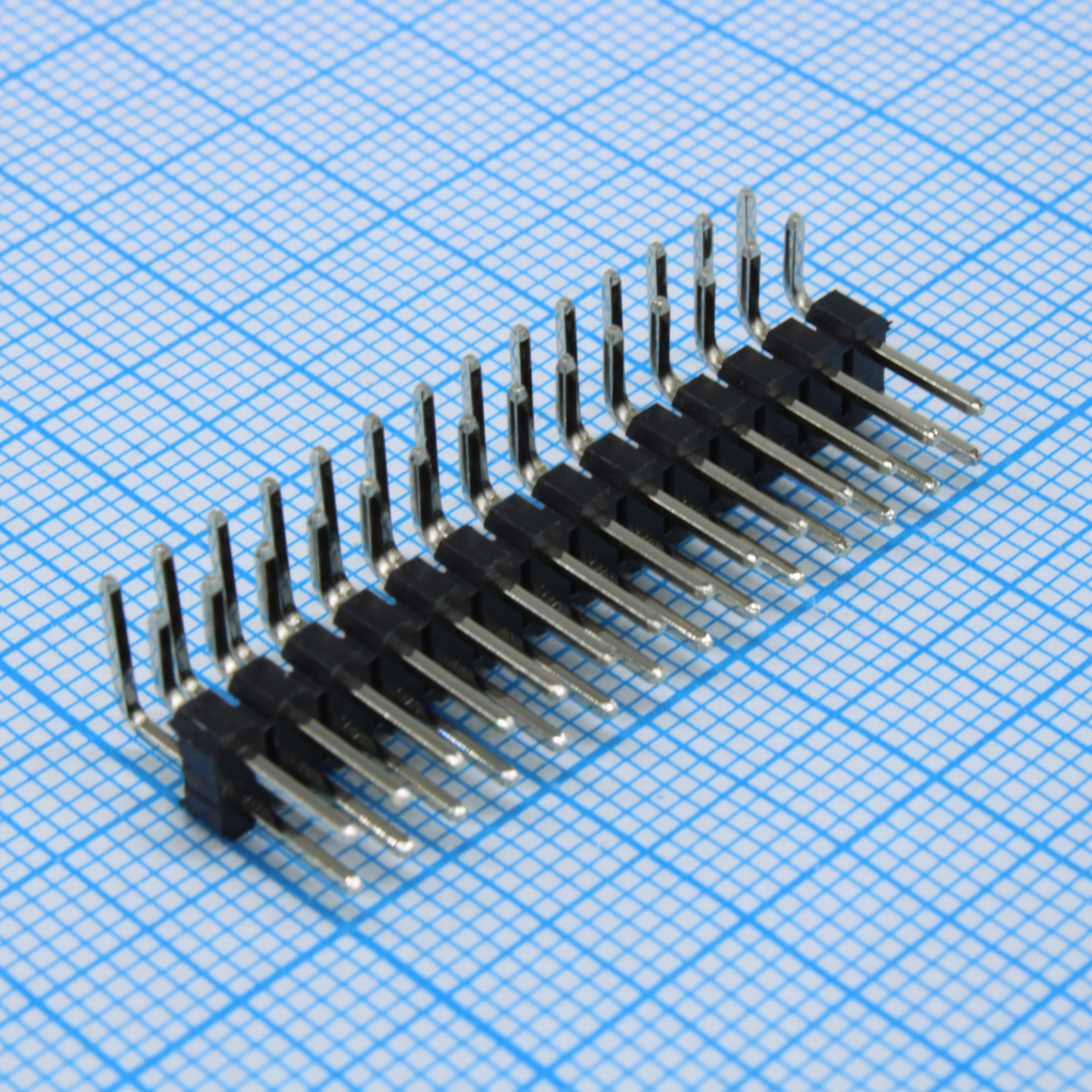 DS1022-2X14RF11-B - Соединитель штыревой, вилка на плату двухрядная угловая 28pin(2x14), шаг 2.54мм