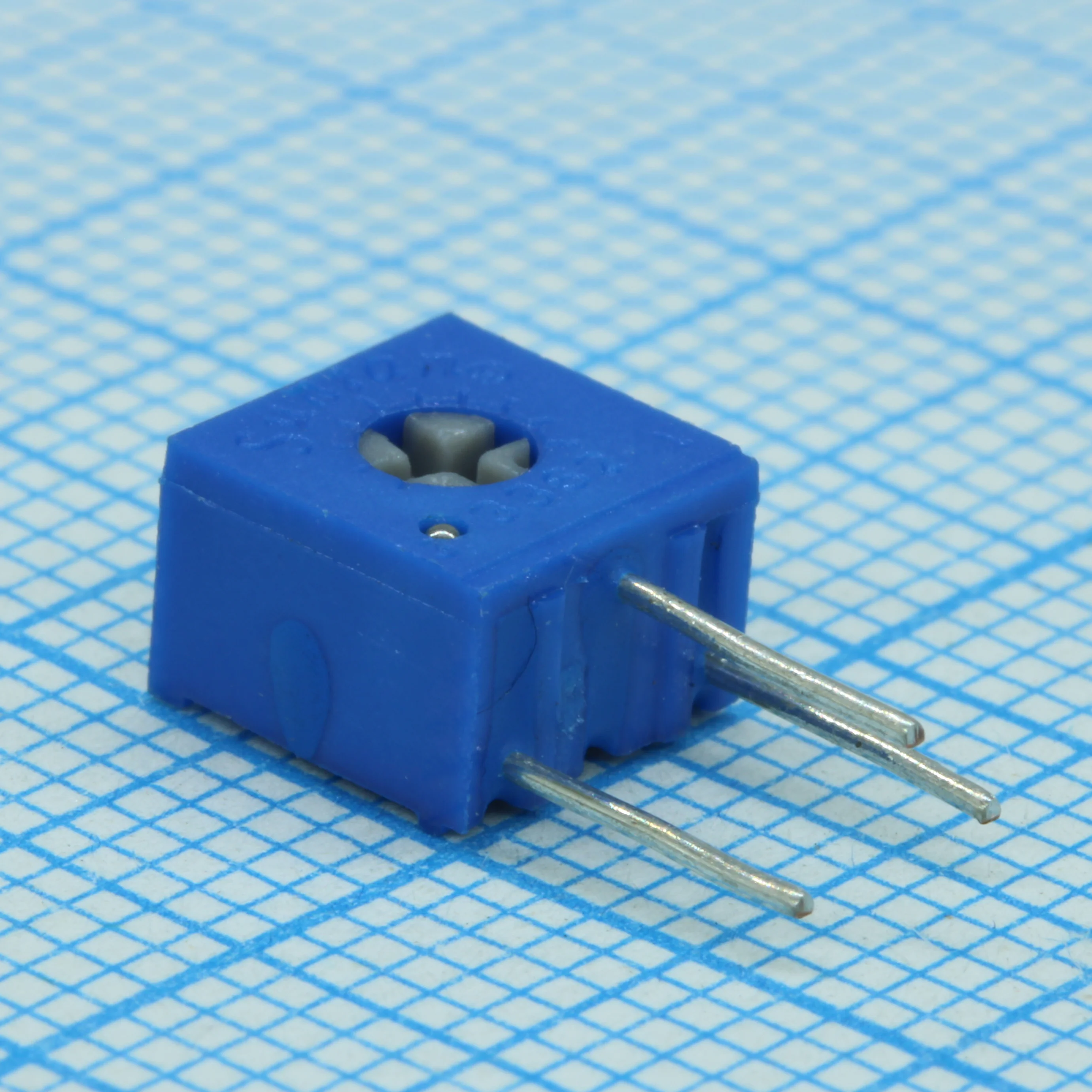 TSR-3362W-104R - Потенциометр однооборотный керметный 100кОм 0.5Вт ±10% (6.6 X 4.7 X 6.99мм)