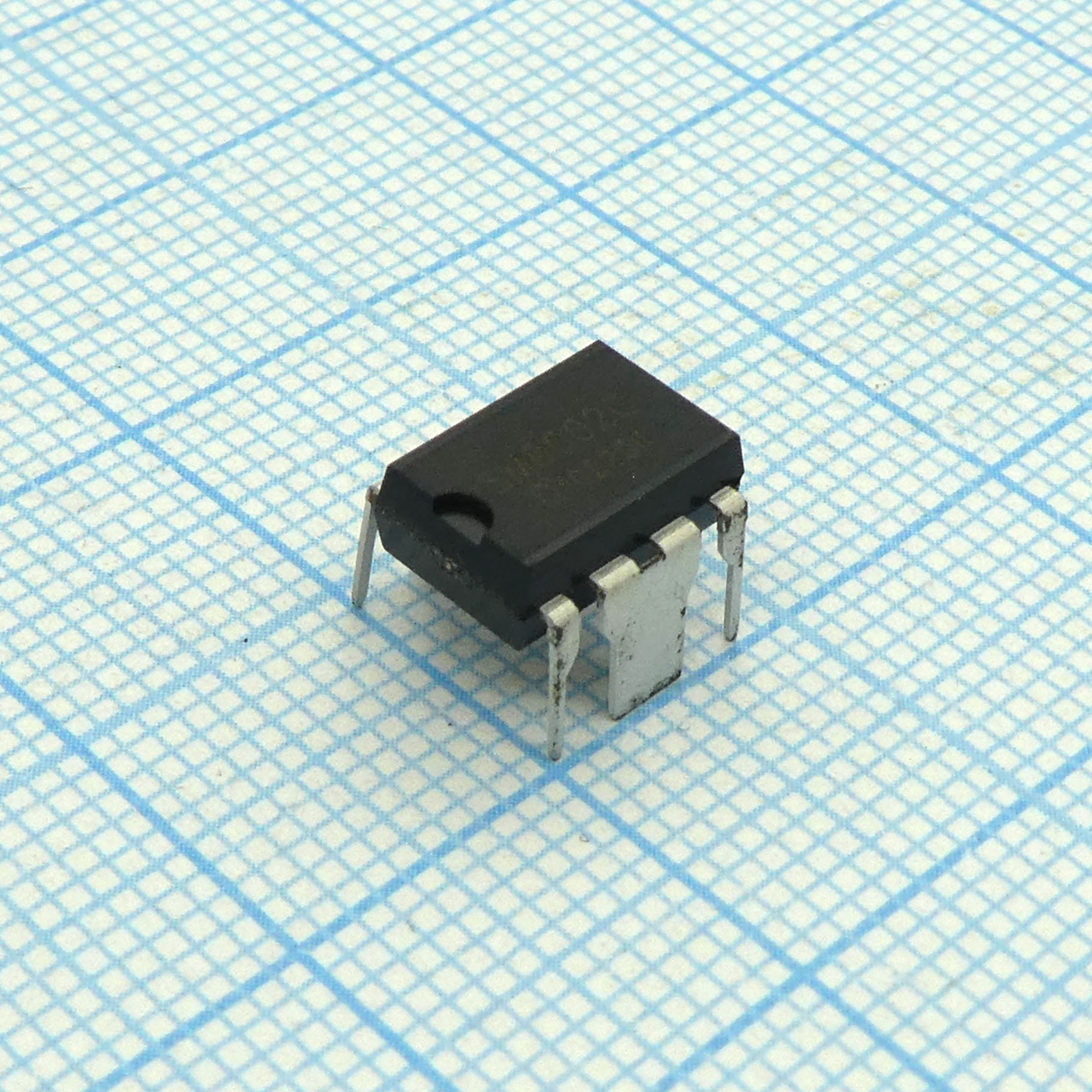 SM8002C - ШИМ-контроллер со встроенным ключом, 700В/0.8А 115кГц, 12Вт