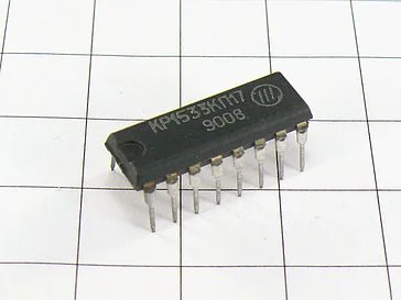 Микросхема КР1533КП17
