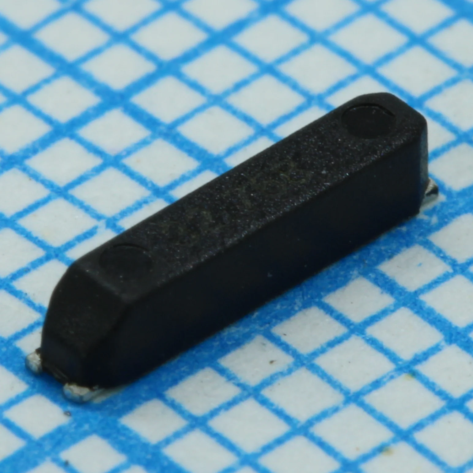 WTL4X85646FO - Резонатор кварцевый 32.768кГц 7пФ ±20ppm -40 °C...+85 °C 6.9х1.4мм
