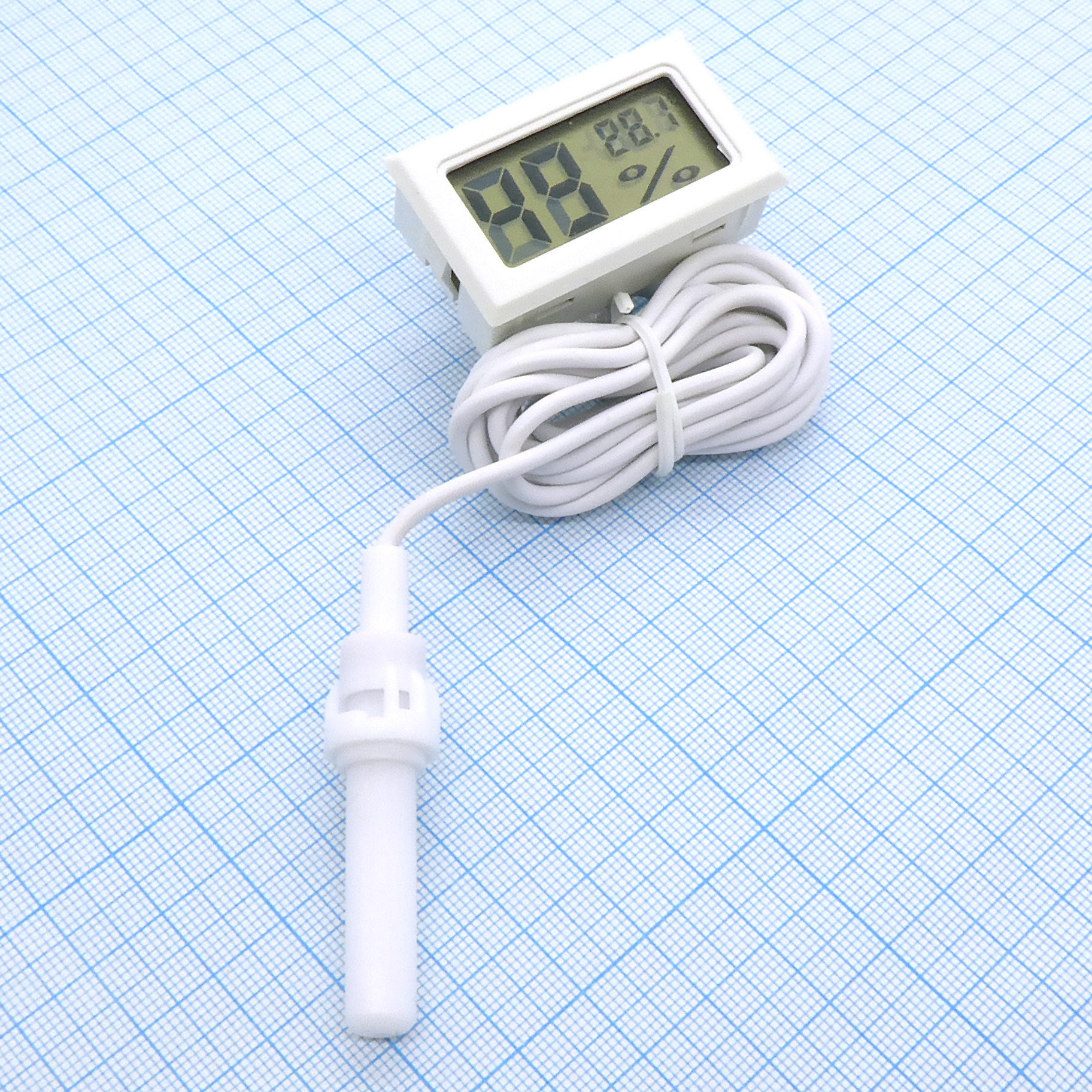 Термогигрометр с выносным датчиком - Диапазон измерения отн.влажности: 10% RH - 95% RH; температуры: от -50 °C до + 70 °C; питание: 2 х 1,5 В LR44 батареи; длина кабеля 140см
