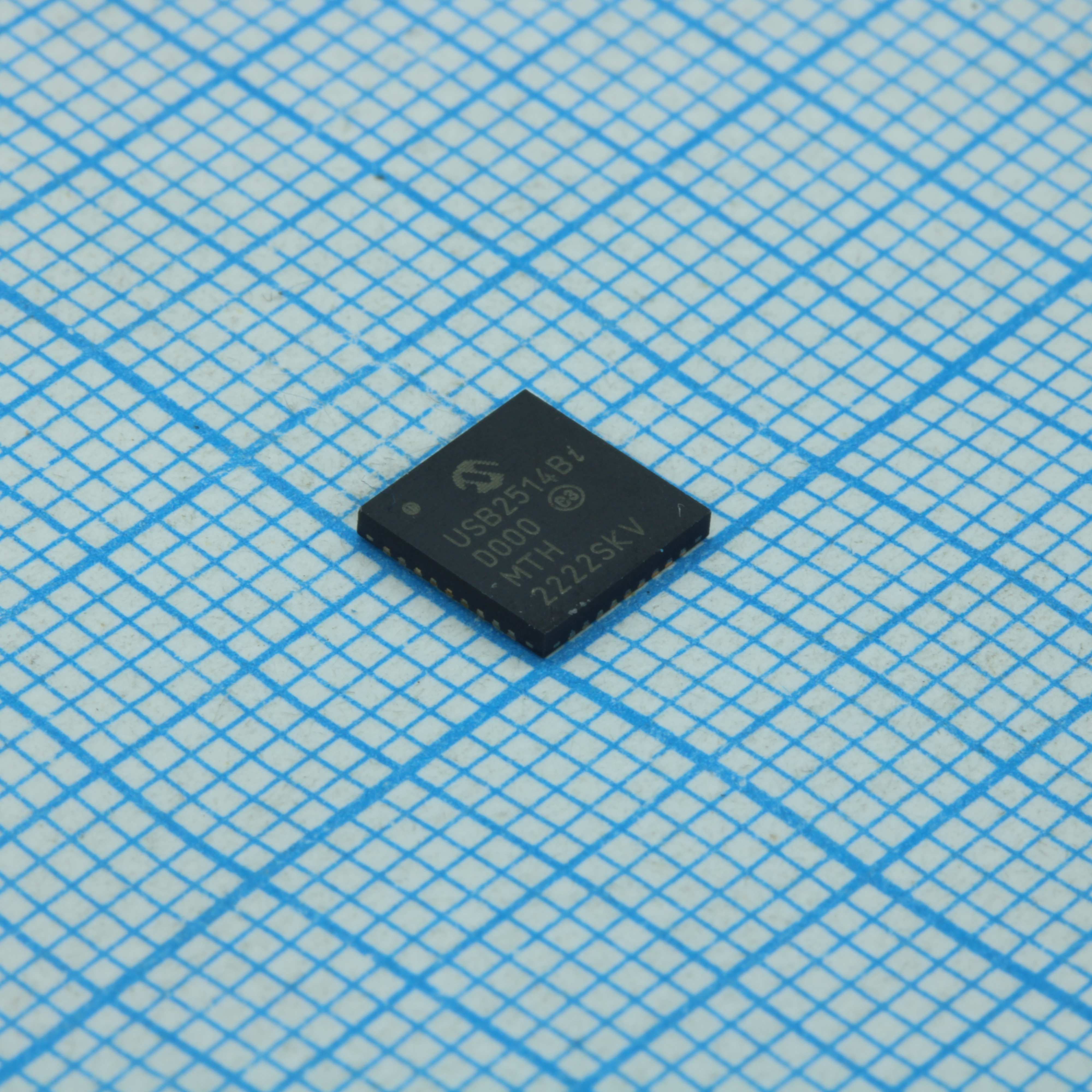 USB2514B-I/M2 - Контроллер Hub USB 2.0 питание 3.3В лоток 36-Pin SQFN EP