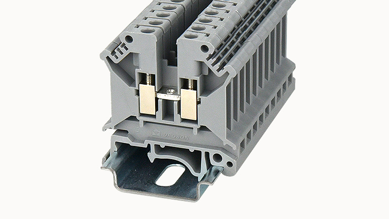 Проходная клемма PC4-01P-11 - Проходная клемма, тип фиксации провода: винтовой, номинальное сечение: 4 мм кв., 32A, 800V, ширина: 6,2 мм, цвет: серый, зажимная клетка - латунь, винтовая перемычка, тип монтажа: DIN35