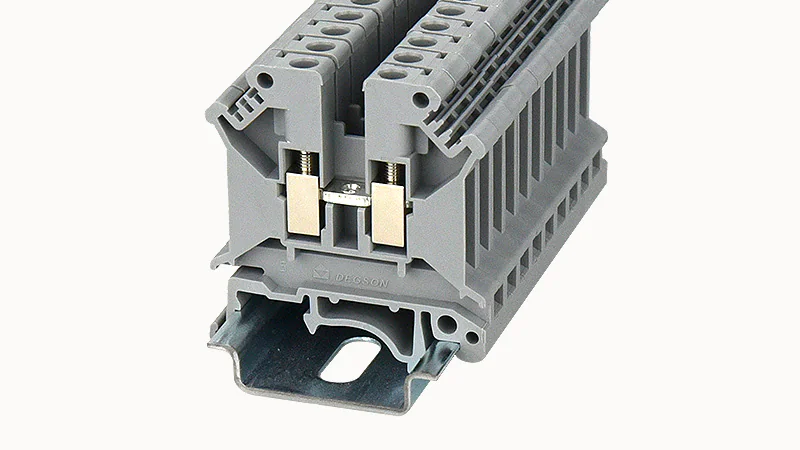 Проходная клемма PC4-01P-11 - Проходная клемма, тип фиксации провода: винтовой, номинальное сечение: 4 мм кв., 32A, 800V, ширина: 6,2 мм, цвет: серый, зажимная клетка - латунь, винтовая перемычка, тип монтажа: DIN35