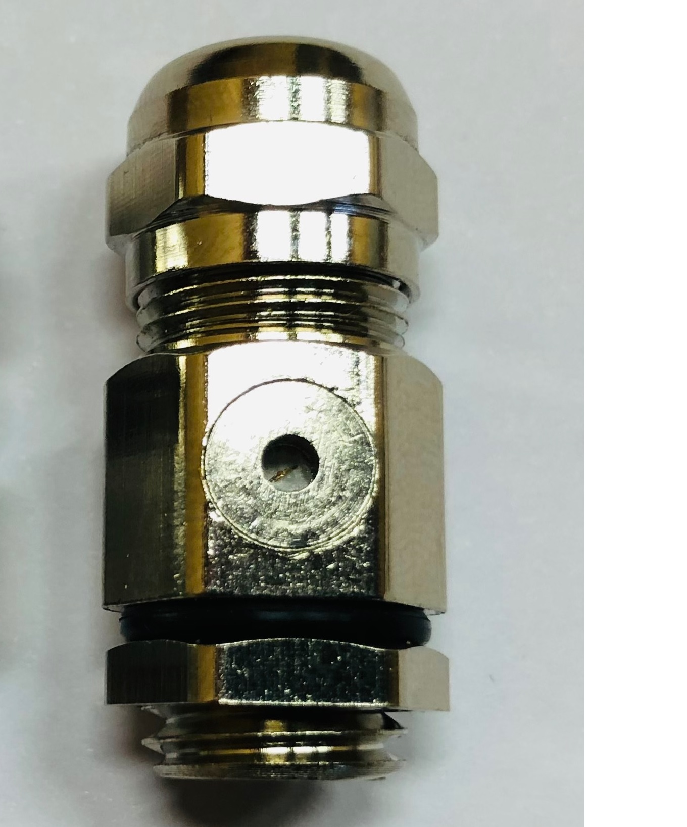 Каб.Ввод с клапаном M12L-BR металл - Кабельный ввод, M12х1,5, с клапаном выравнивания давления, диапазон обслуживаемых кабелей 4 - 8 мм, металл