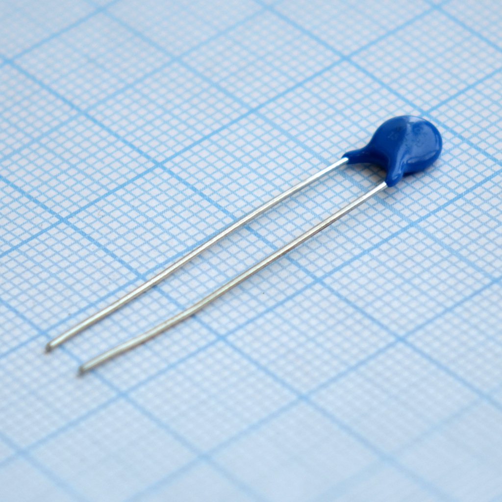 B72205S0200K101 - Варистор 20Vac/26Vdc, 100A, 33V(1mA), 0,01Вт, радиальные выводы, россыпь