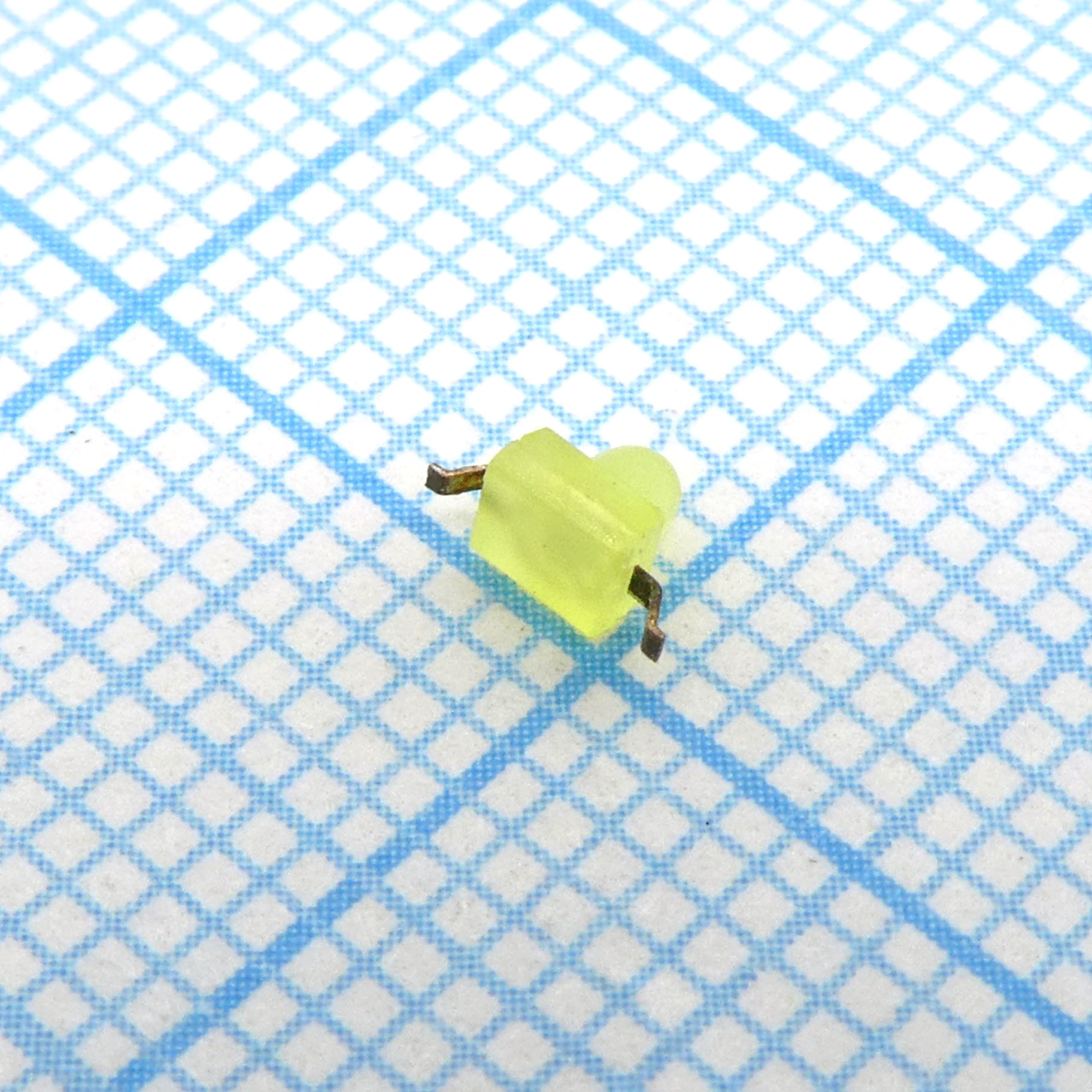 KM2520YD03 - Светодиод smd 2,5х2мм/желтый/588нм/3-10мкд/40°