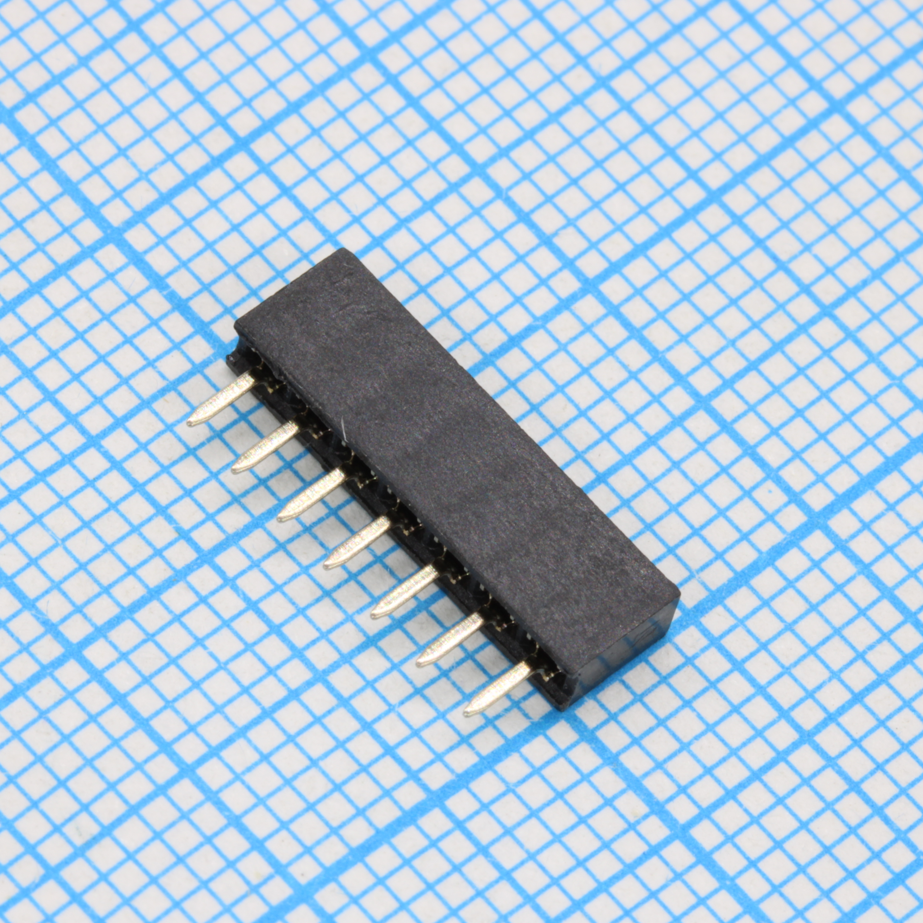 DS1026-01-1X7S8BV - Гнездо на плату 1х7 конт., шаг 2.00мм, высота 4.3мм, позолоч.