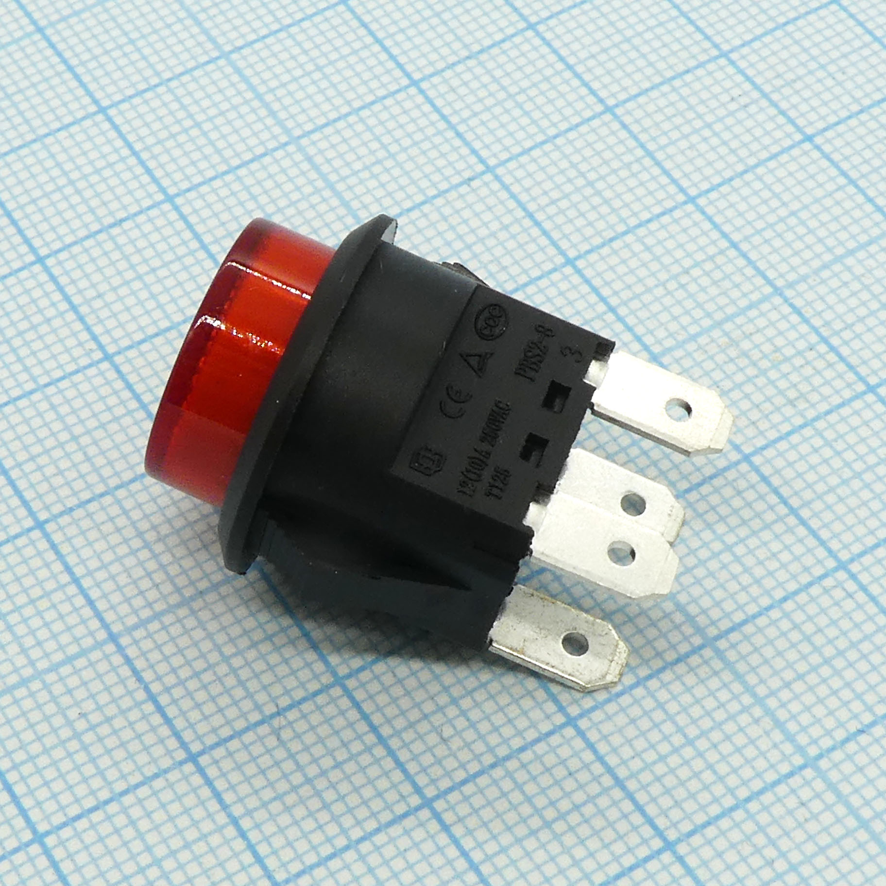 DS SC-7087MB БФЧК - кнопка без фиксации, нормально разомкнутая, черный корпус красная клавиша, подсветка 220В