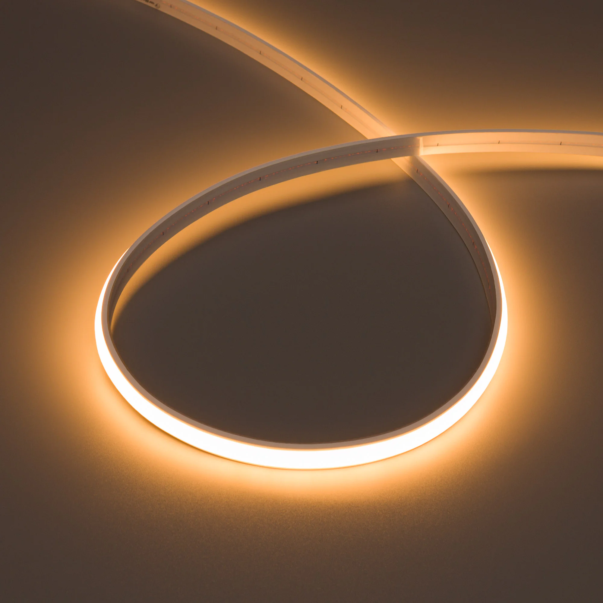 Лента герметичная MOONLIGHT-TOP-M280-10x5mm 24V Warm2200 (15 W/m, IP65, 5m, wire x1) 041524 - Гибкая герметичная лента (неон серии MOONLIGHT), сечение 10х5 мм. Светодиоды SMD 2216 280 шт/м. Цвет свечения ТЁПЛЫЙ БЕЛЫЙ (2200 К), индекс цветопередачи CRI>90,