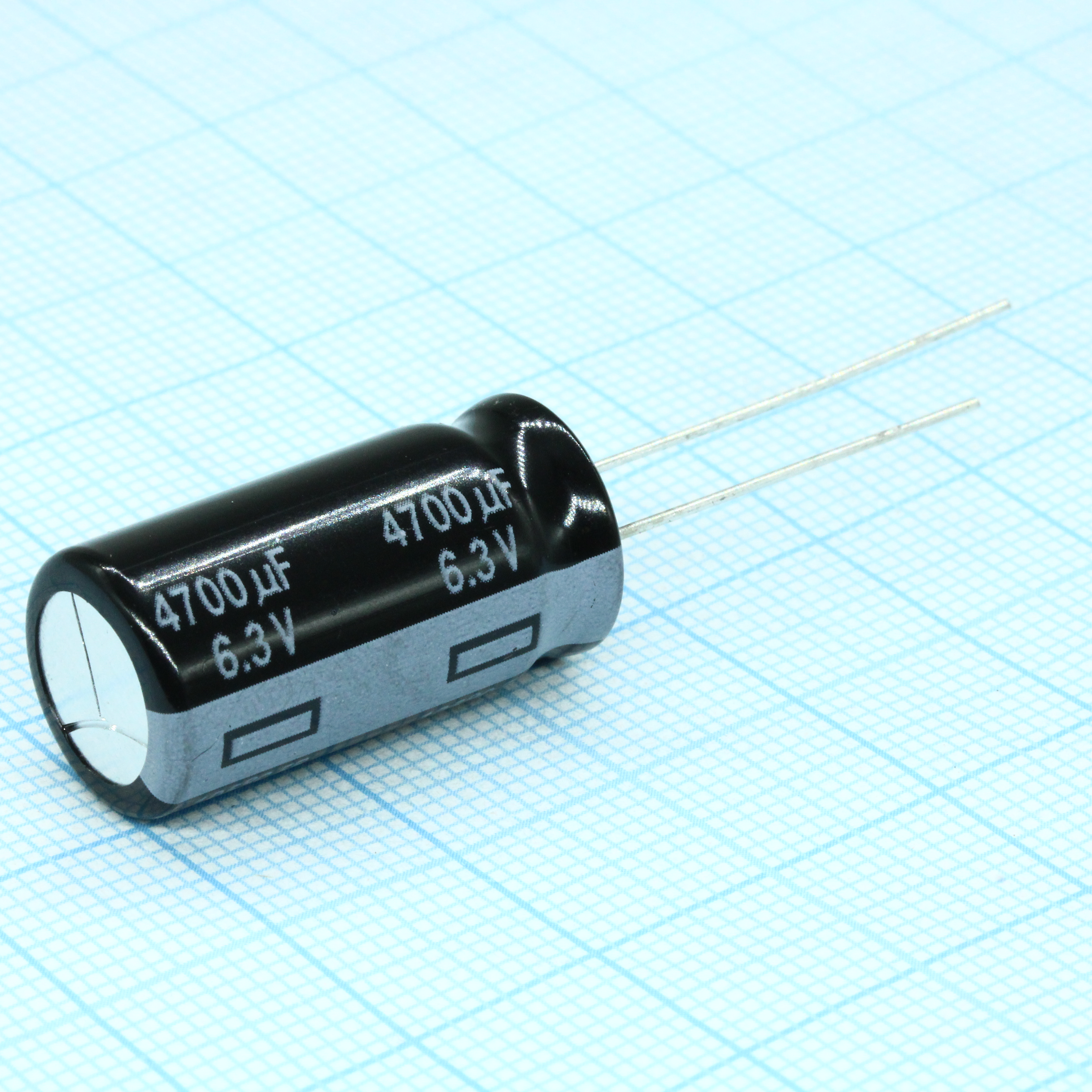 EEUFR0J472 - Конденсатор алюминиевый электролитический 4700мкФ 6.3В 20% (12.5 X 25мм) радиальные выводы 5мм 3190мА 10000час 105°С Россыпь