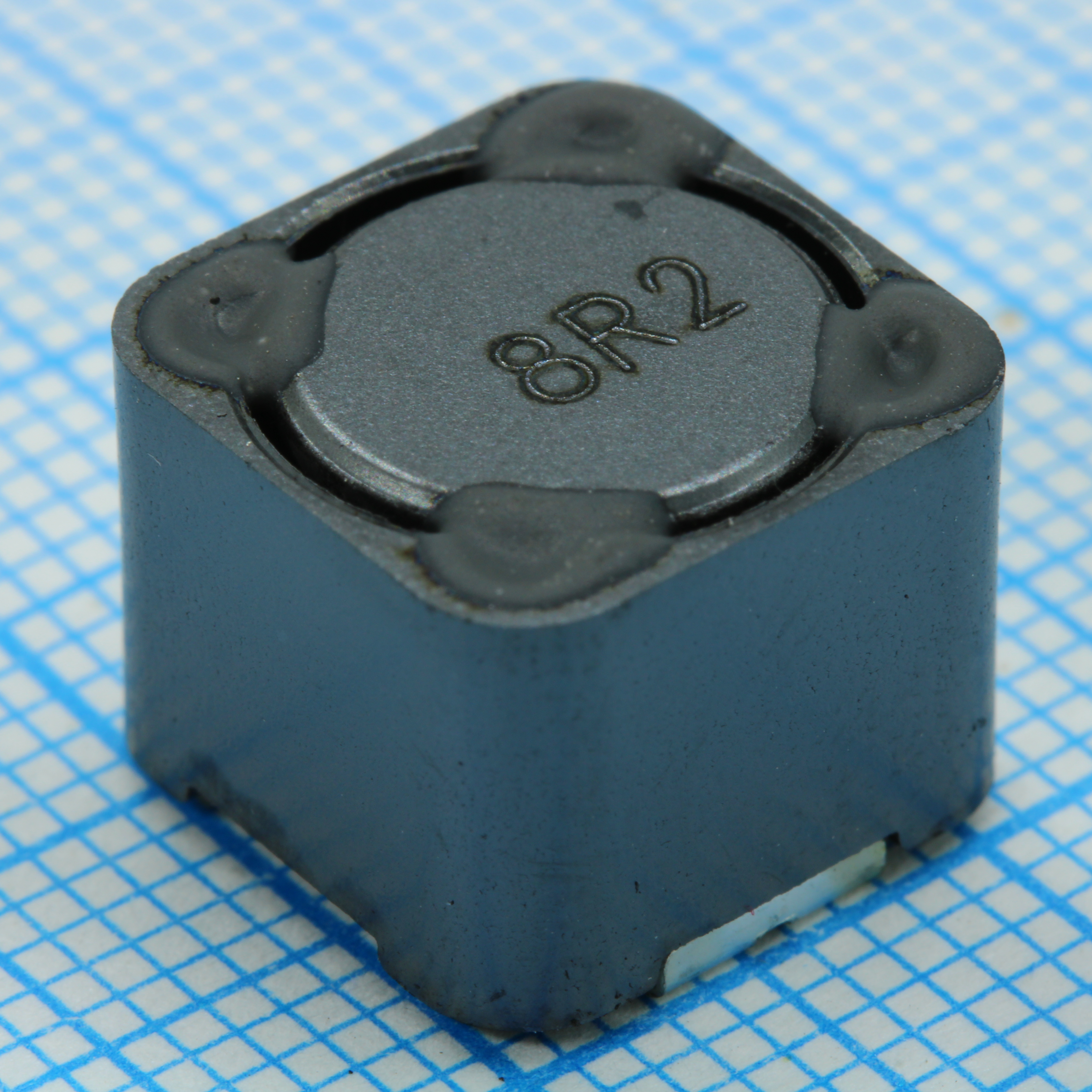 SRR1210-8R2Y - Катушка индуктивности силовая проволочная экранированная 8.2мкГн ±30% 1кГц 11Q-Фактор феррит 7.3A 0.017Ом по постоянному току лента на катушке