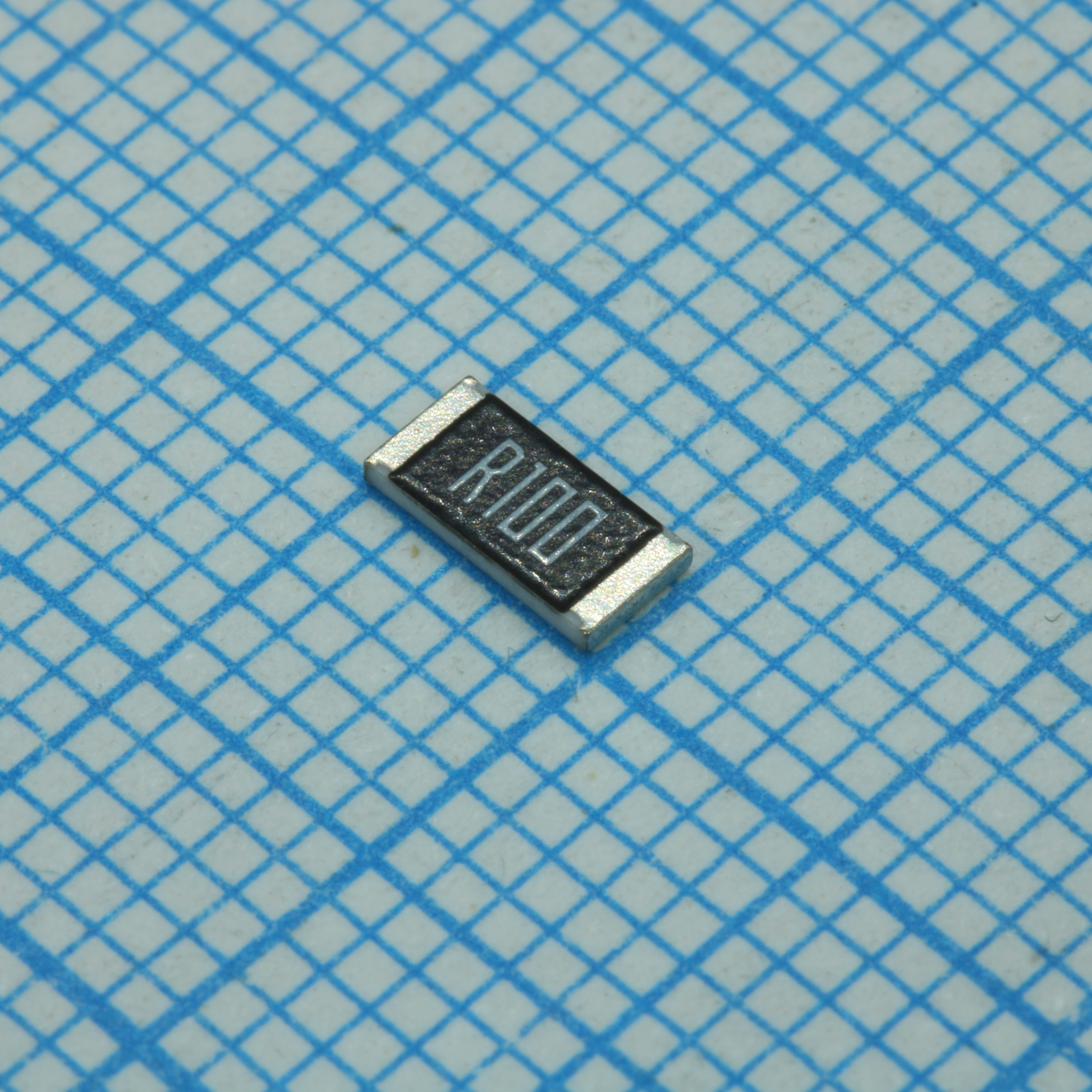 RL2010FK-070R1L - ЧИП-резистор толстопленочный 2010 0.1Ом ±1% 0.75W(3/4Вт) ±600ppm/°C  автомобильного применения лента на катушке