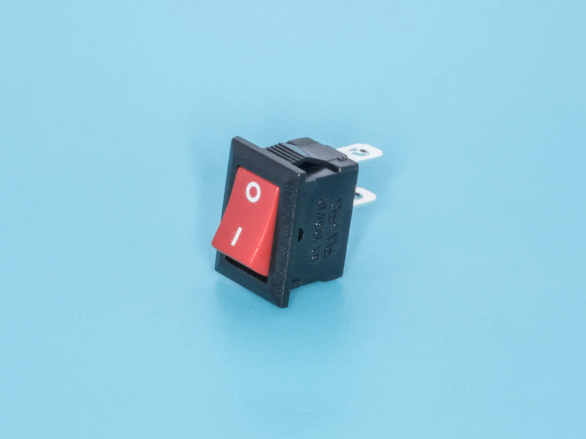 SWR-81R - Выключатель 220В 2 контакта 15х10мм, красный, вкл-выкл