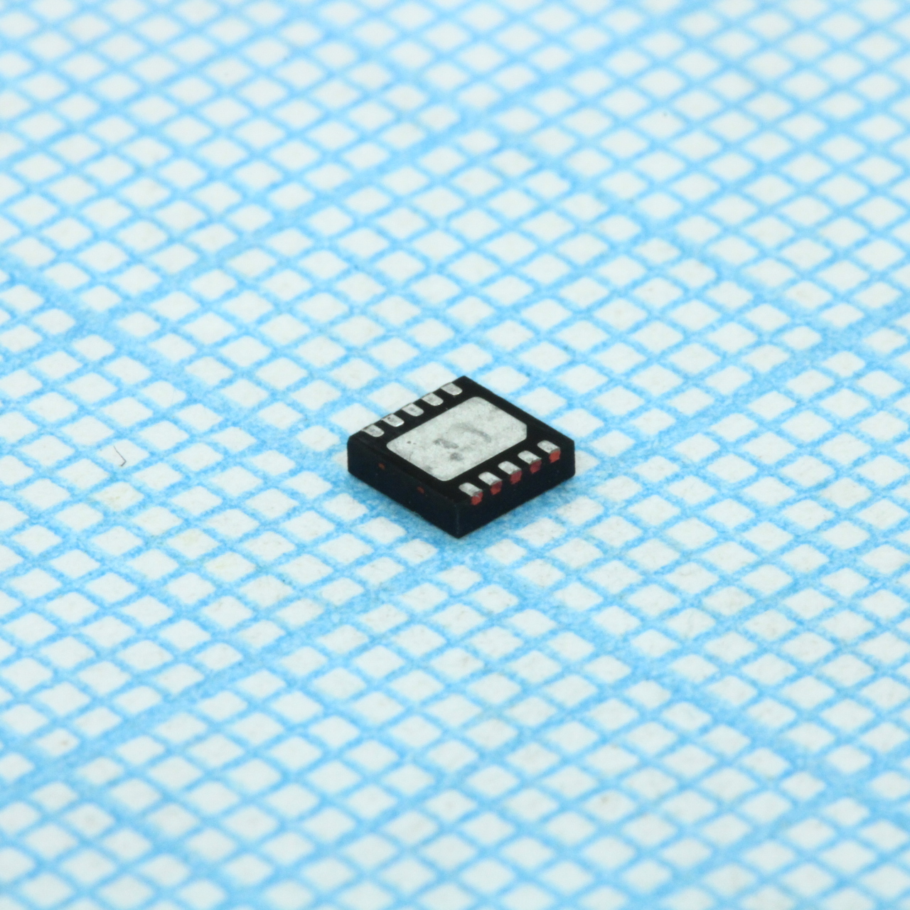 ADM3066EACPZ - Полудуплексный драйвер 50Мб/сек  RS-485/422 с преобразователем уровня