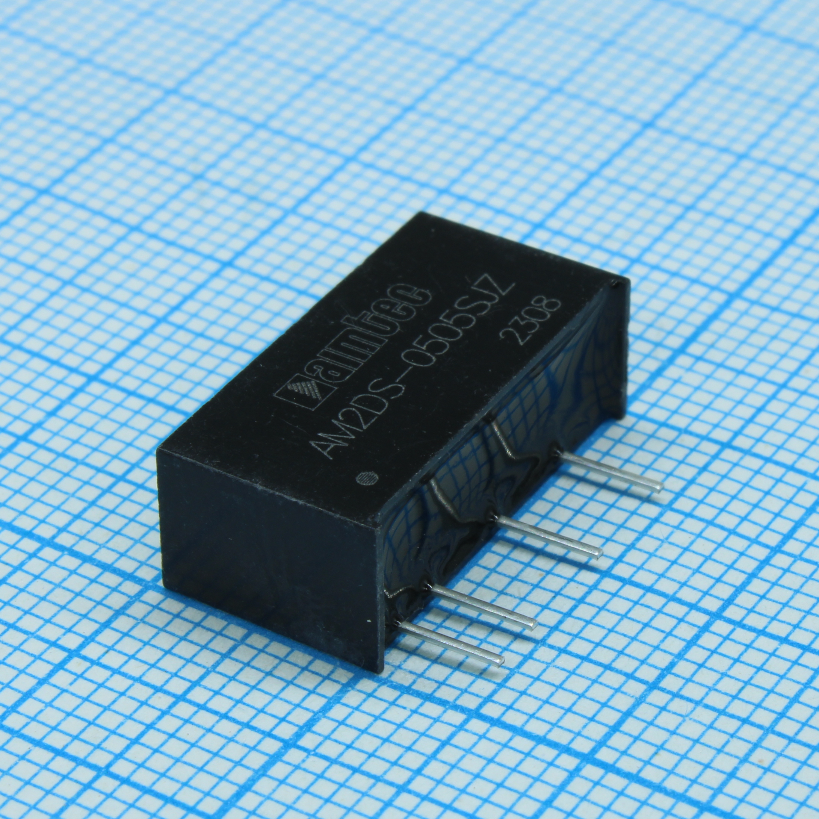 AM2DS-0505SJZ - DC/DC, 2Вт, вход 4.5…5.5В, выход 5В/0.04…0.4А, изоляция 1000В DC, КПД 84%, максимальная емкостная нагрузка не более 2400мкФ, SIP7, 19.65x7.05x10.16мм, -40…105°C, пластик