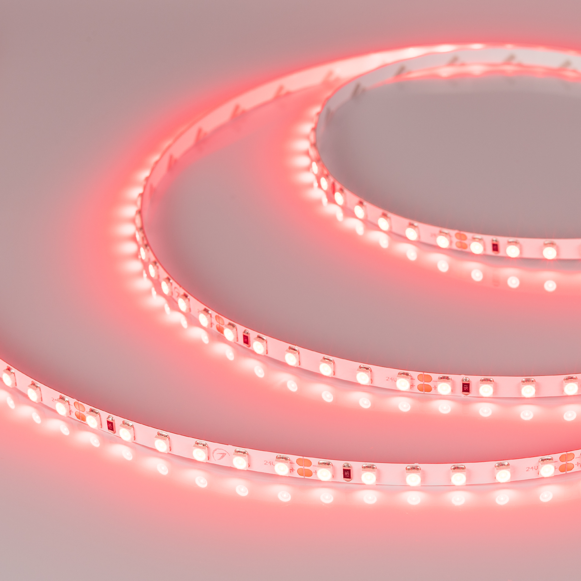 Лента RT-A120-5mm 24V Red (9.6 W/m, IP20, 2835, 5m) 015657(2) - Узкая гибкая лента LUX, светодиоды 2X smd 2835, 120шт/м (600шт на 5м), белая плата 5мм, скотч 3М. Цвет КРАСНЫЙ. Питание 24В, мощность 9,6 Вт/м (48 Вт на 5м), угол 120°. Размеры 5000x5x1,5 мм.
