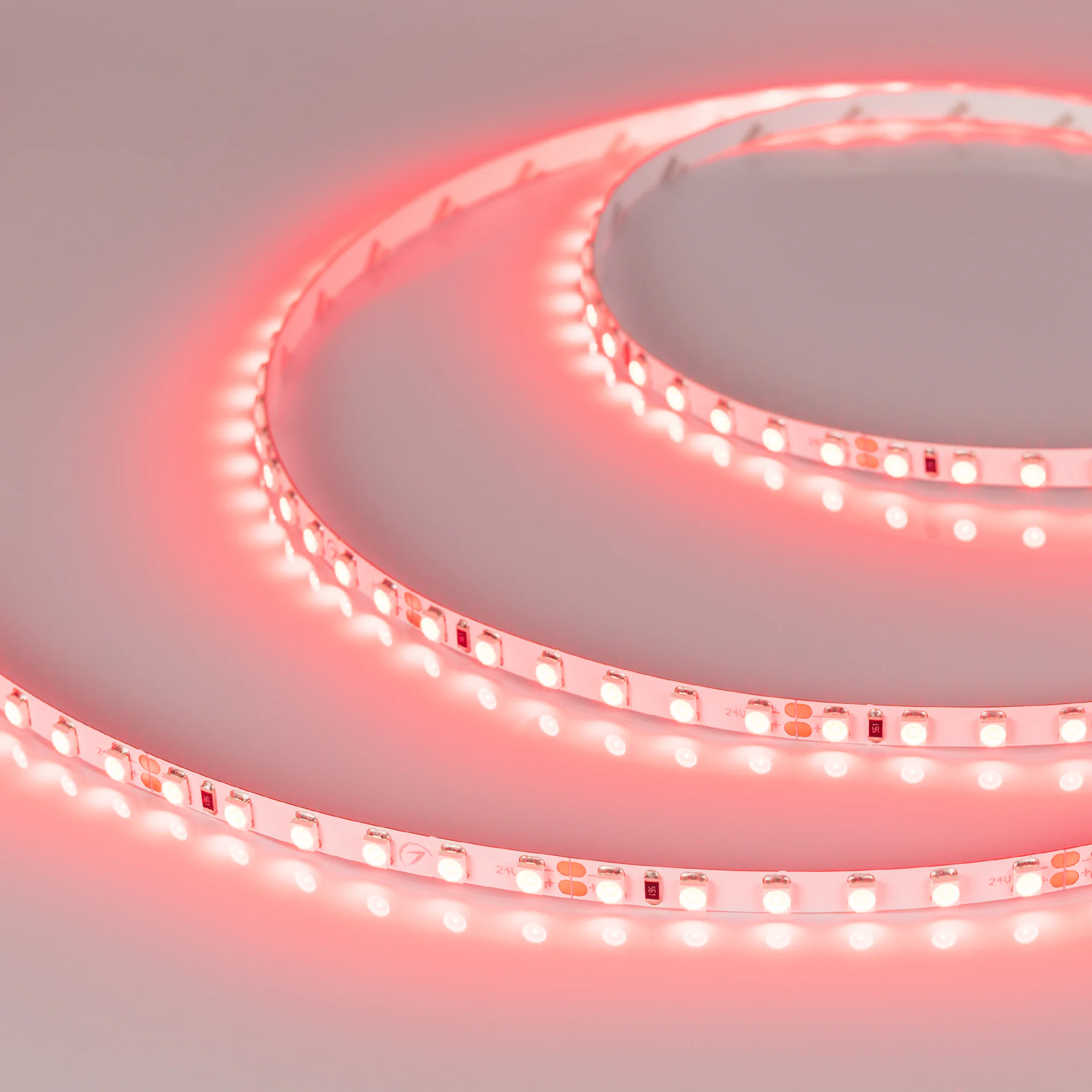 Лента RT-A120-5mm 24V Red (9.6 W/m, IP20, 2835, 5m) 015657(2) - Узкая гибкая лента LUX, светодиоды 2X smd 2835, 120шт/м (600шт на 5м), белая плата 5мм, скотч 3М. Цвет КРАСНЫЙ. Питание 24В, мощность 9,6 Вт/м (48 Вт на 5м), угол 120°. Размеры 5000x5x1,5 мм.
