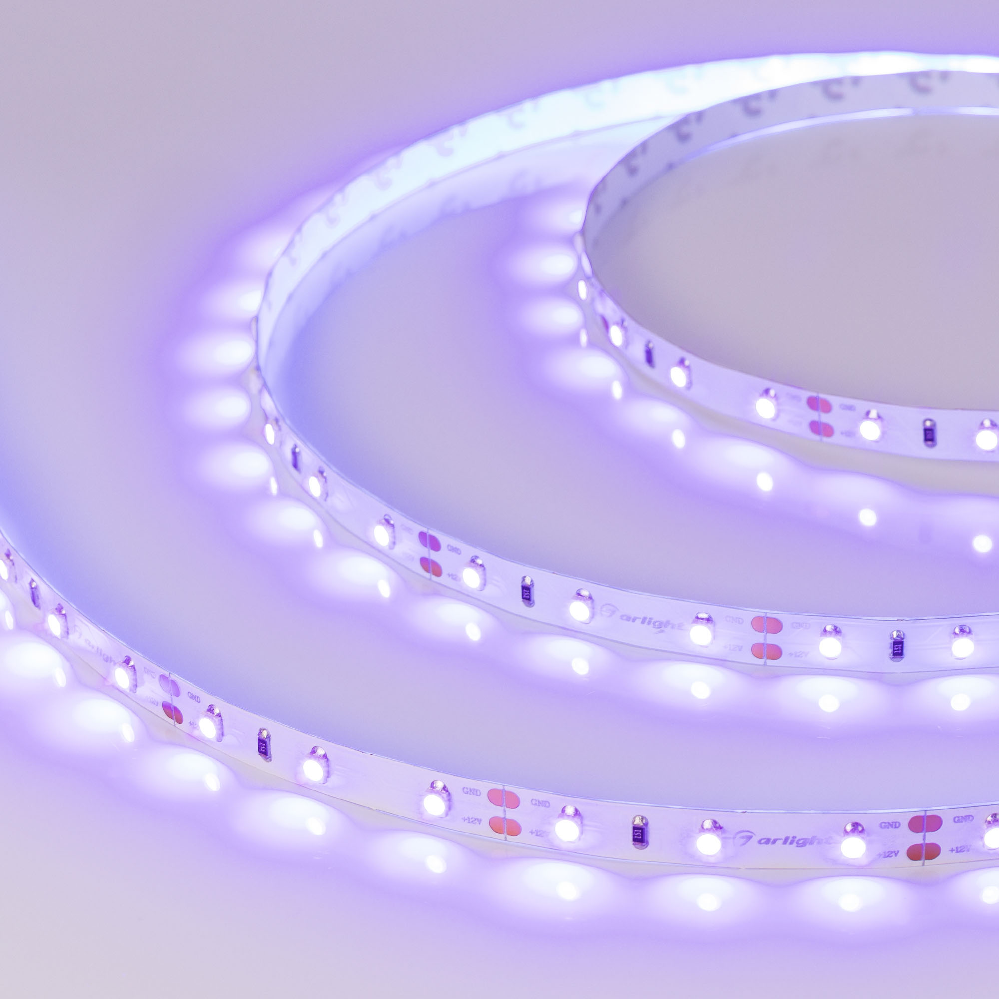 Лента RT-A60-8mm 12V UV400 (4.8 W/m, IP20, 2835, 5m) 012813(2) - Светодиодная лента RT-A60, открытая. Светодиоды 2835, 60 шт/м (300 шт на 5 м), белая плата, ширина 8 мм, скотч 3M. Цвет УЛЬТРАФИОЛЕТ UVA 400 nm, угол 120°. Питание 12V, мощность 4.8 Вт/м (24