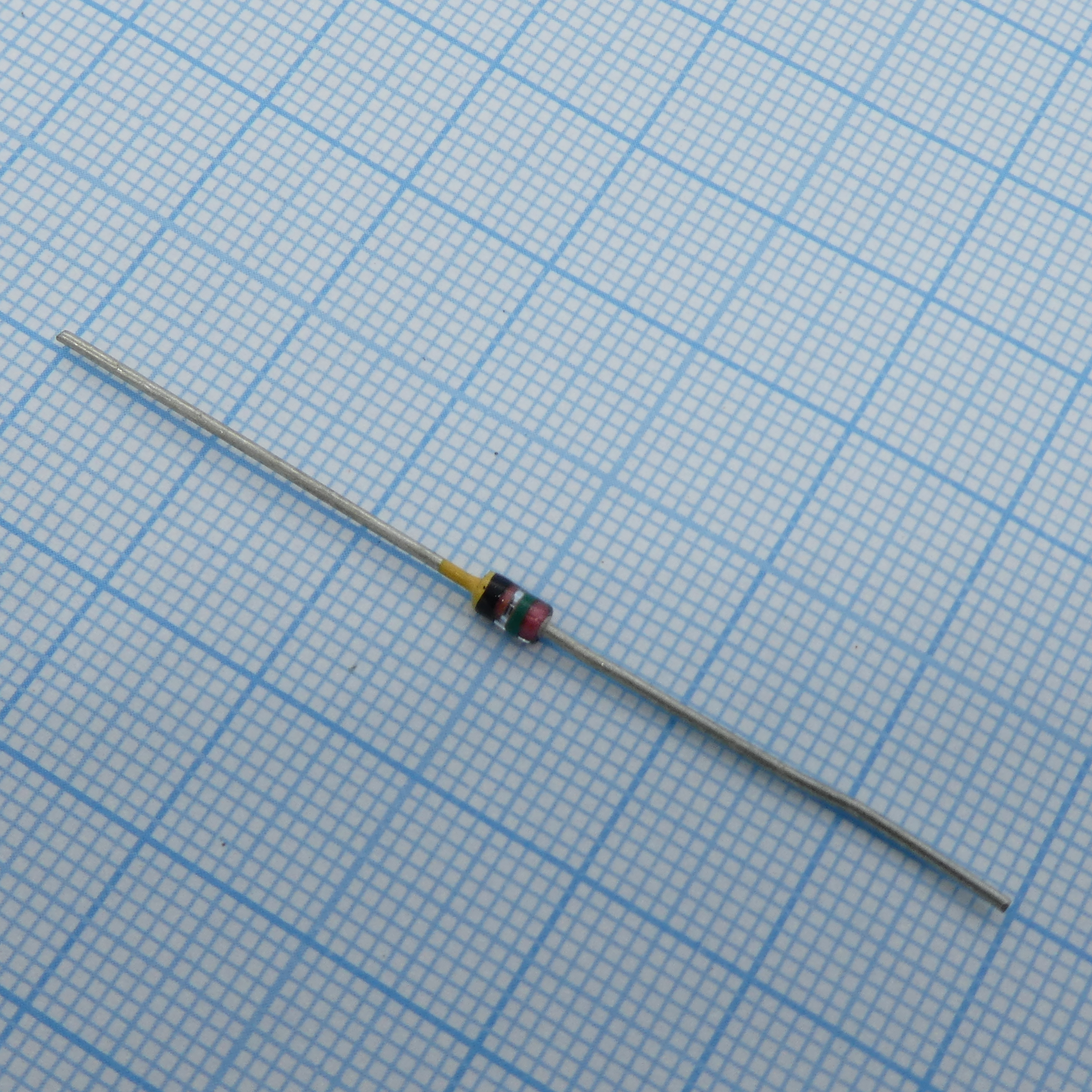 КС524А1 - Стабилитрон Р=0.128Вт U=24В при Iст=5мА корпус-стекло