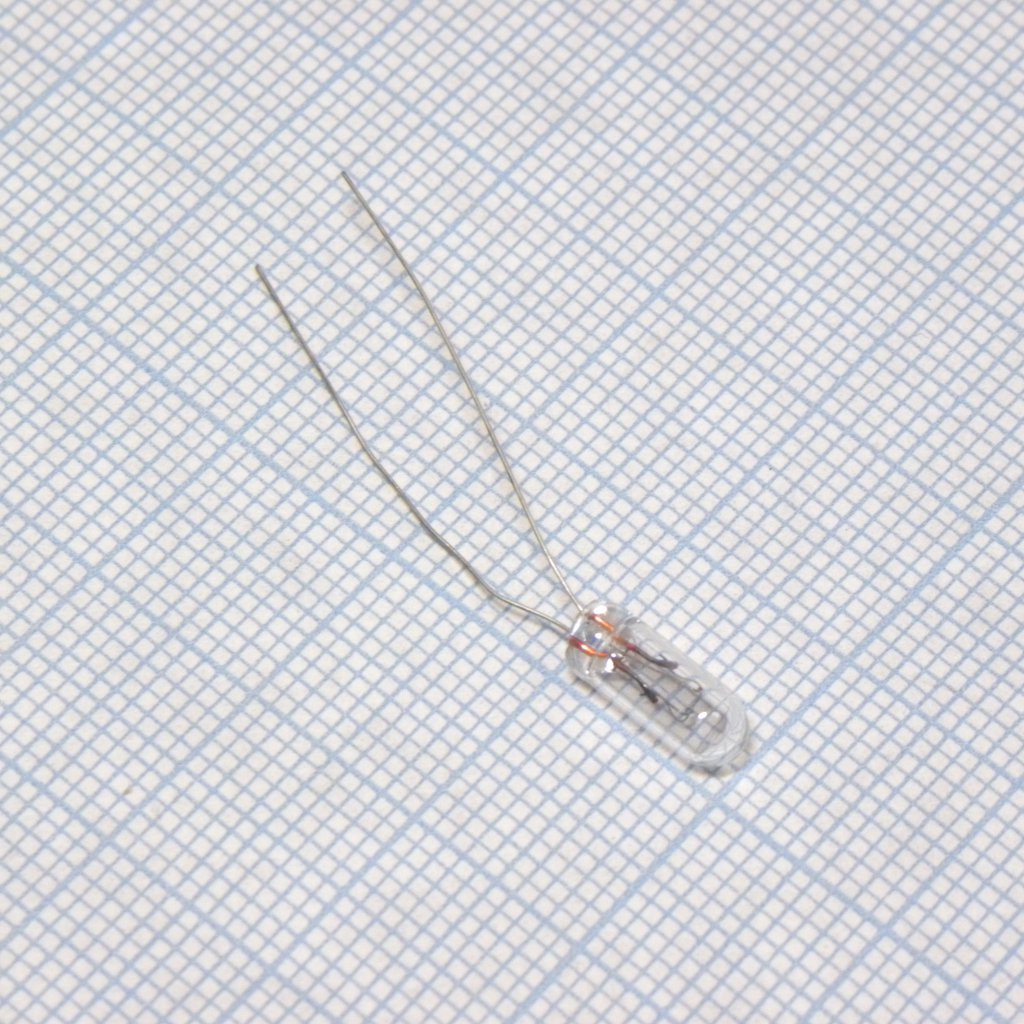 Лампа миньон 12/70 4х10мм панель приб. - лампа миниатюрная