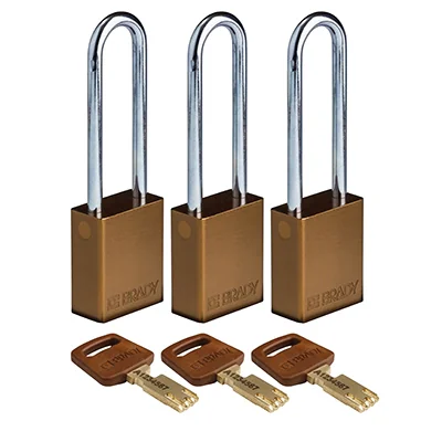 gws150299 - Замки SafeKey алюминиевые со стальной дужкой, высота дужки – 76 мм, диаметр дужки – 6.4 мм, алюминиевый корпус, размеры корпуса – 46х38х19 мм, система "Одинаковые ключи", цвет – коричневый, 3 шт/упак