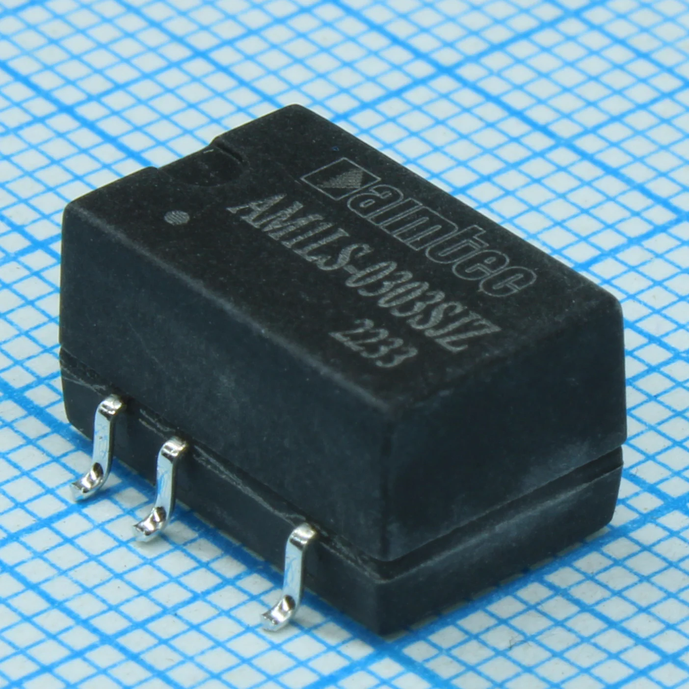 AM1LS-0303SJZ - DC/DC, 1Вт, вход 2.97…3.63В, выход 3.3В/0.03…0.303А, изоляция 1500В DC, КПД 77%, максимальная емкостная нагрузка не более 2400мкФ, для поверхностного монтажа, 13.2x11.4x7.25мм, -40…105°C, пластик