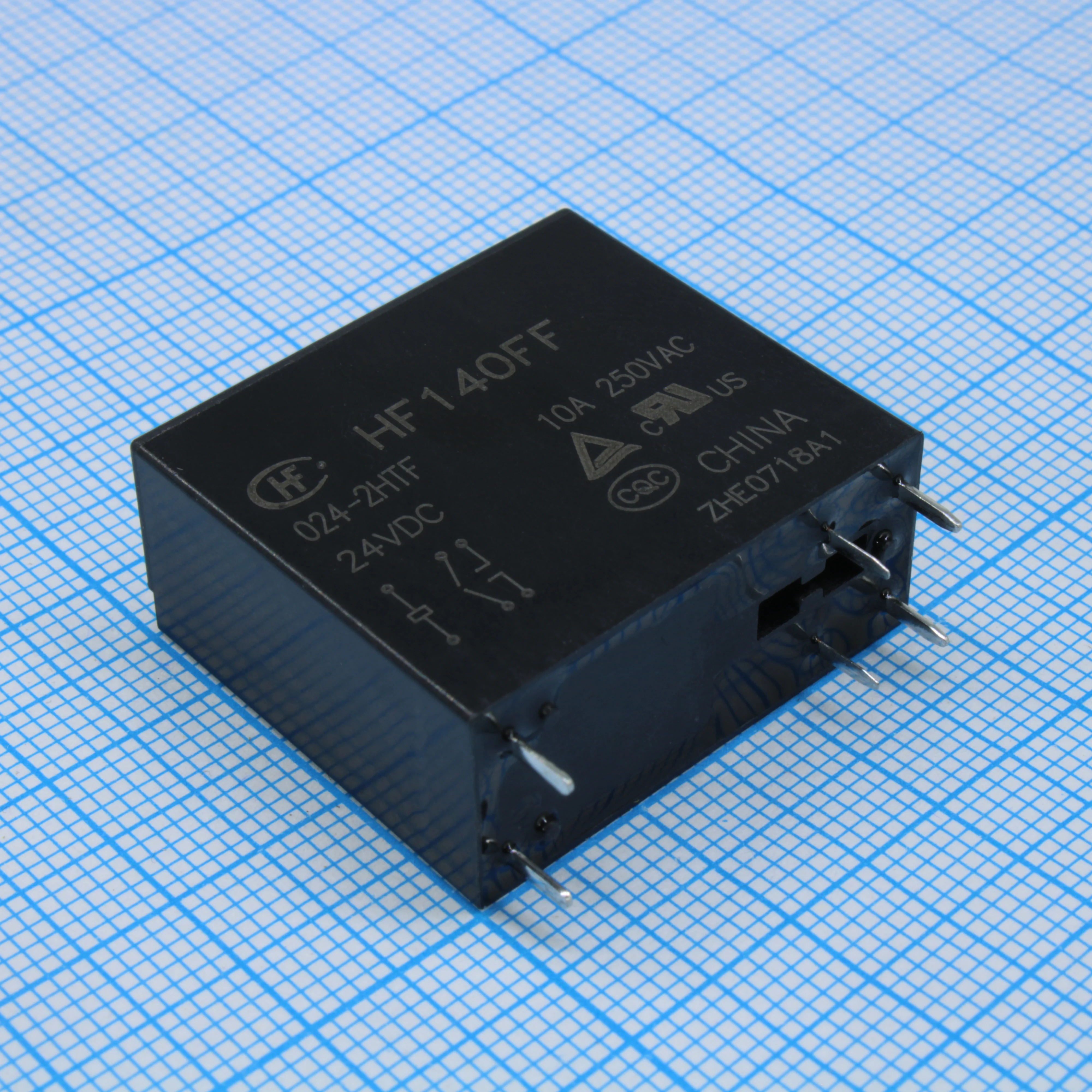 HF140FF/024-2HTF - Реле силовое, 12А два контакта на замыкание катушка 24В