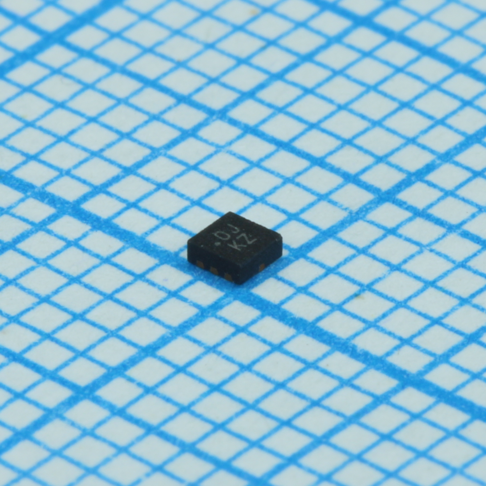 SC195ULTRT - Преобразователь постоянного тока понижающий вход 2.9....5.5В выход 0.8В....3.3В 0.5А автомобильного применения 8-Pin MLPQ-UT лента на катушке