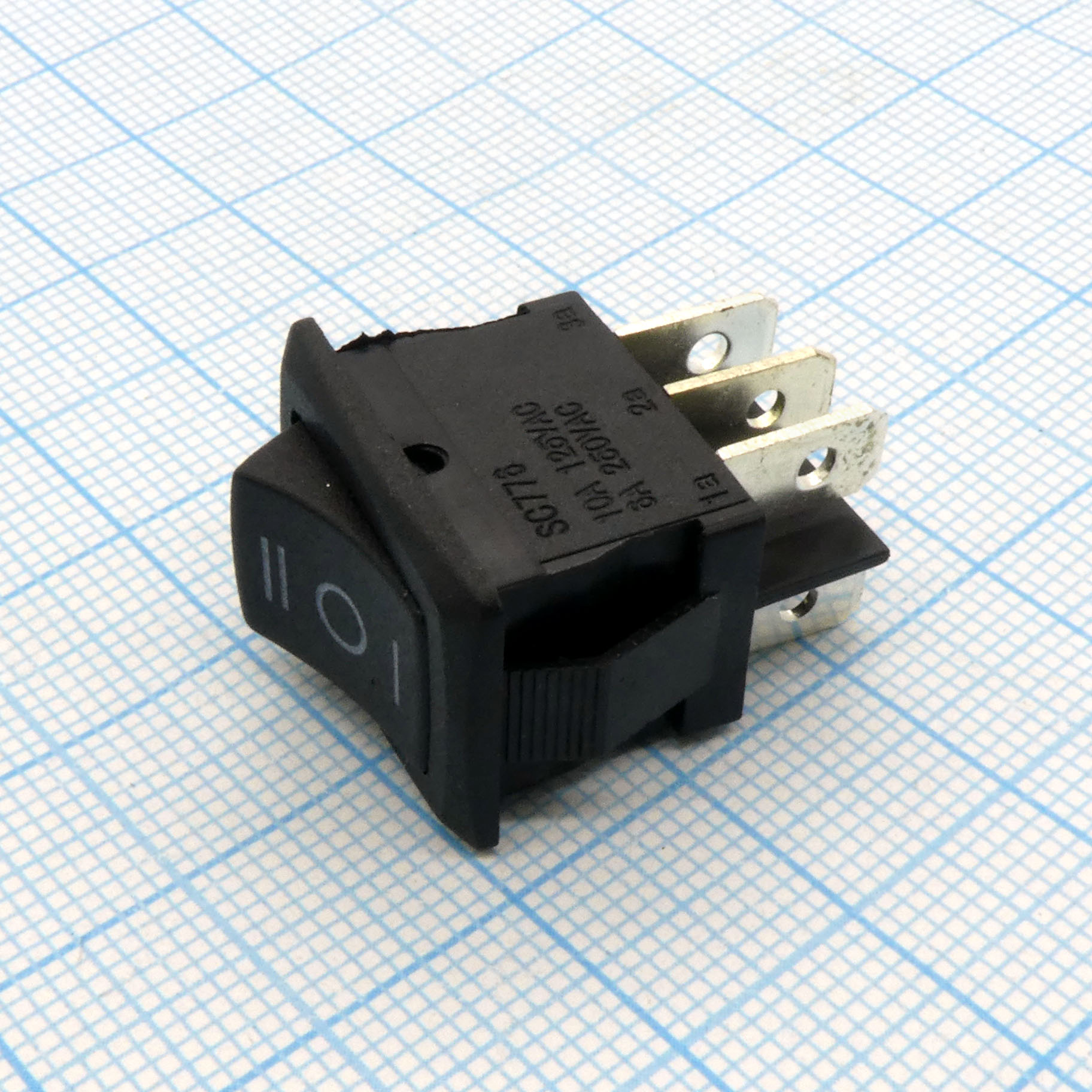 DS SC-776-213 (ON)-OFF-ON - 3 полож. 6 конт. 250V/8(3)А фиксации в центре и в одном из крайних положений(2 фиксированных положения и 1 самовозврат)