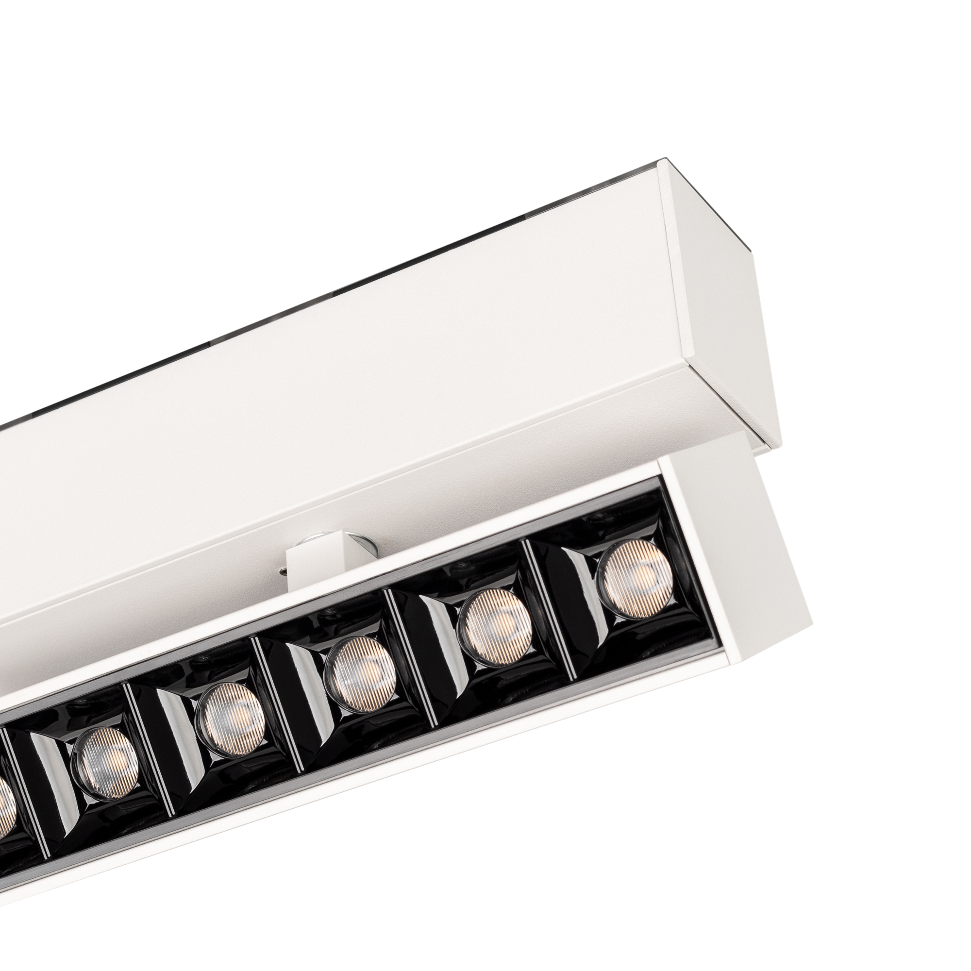 Светильник MAG-LASER-FOLD-45-S160-6W Warm3000 (WH, 15 deg, 24V) 026968 - Светильник поворотный для магнитных треков шириной 45мм, 6Вт. Цвет свечения ТЕПЛЫЙ 3000K, световой поток 400лм, угол 15°, CRI>90. Корпус прямоугольный, металл, цвет белый, IP20. Разм