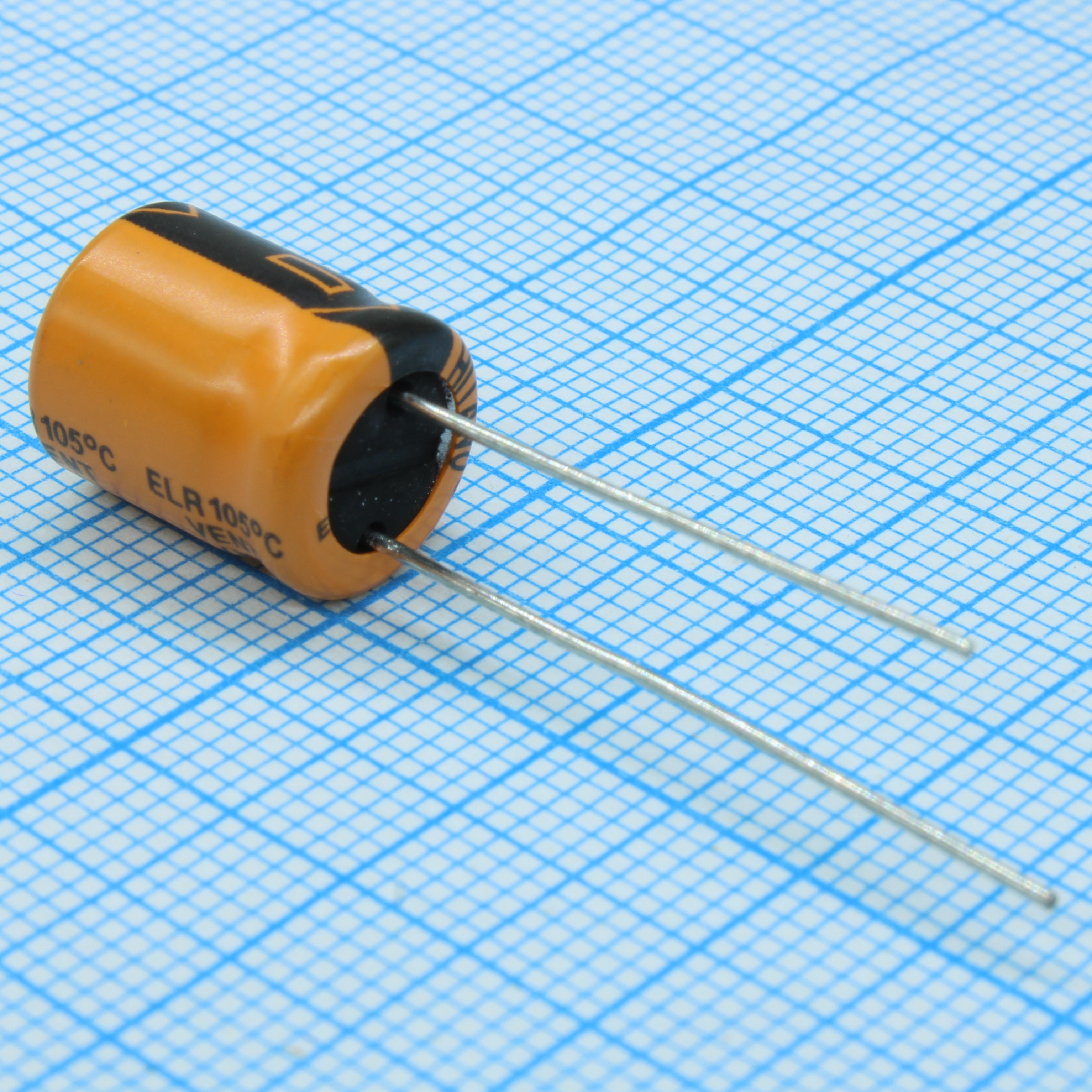 ELR102K0JB - Конденсатор алюминиевый  электролитический 1000мкФ 6.3В ±10% (10 X 12мм) радиальные выводы 5мм 500мА 2000час 105°С россыпь