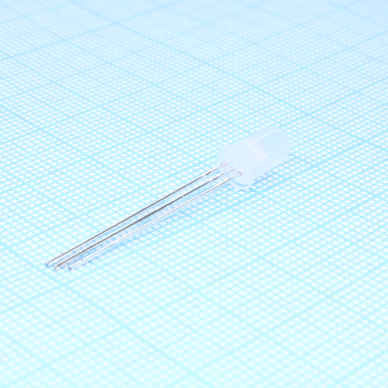 HLMP-4000 - Светодиод 5мм/зеленый/570нм/4.2мкд - красный/626нм/2.1мкд/65°