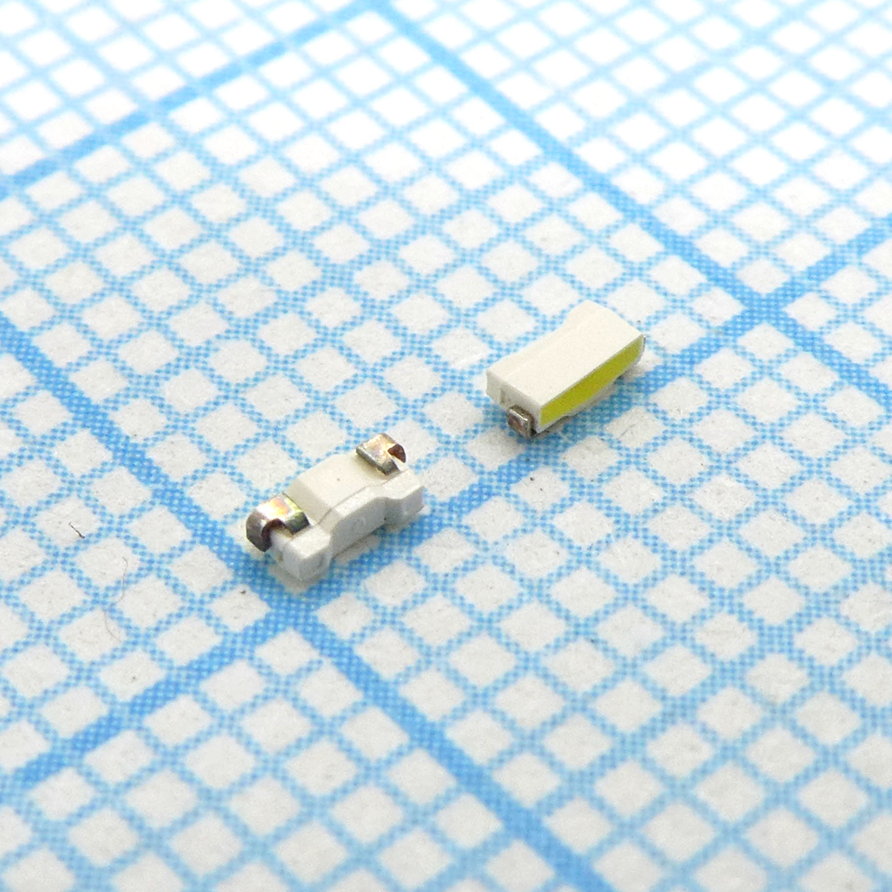 KA-2810AVW1S - Светодиод smd 2,8х0,8мм/белый/650-1400мкд/прозрачный/110°/боковой свет