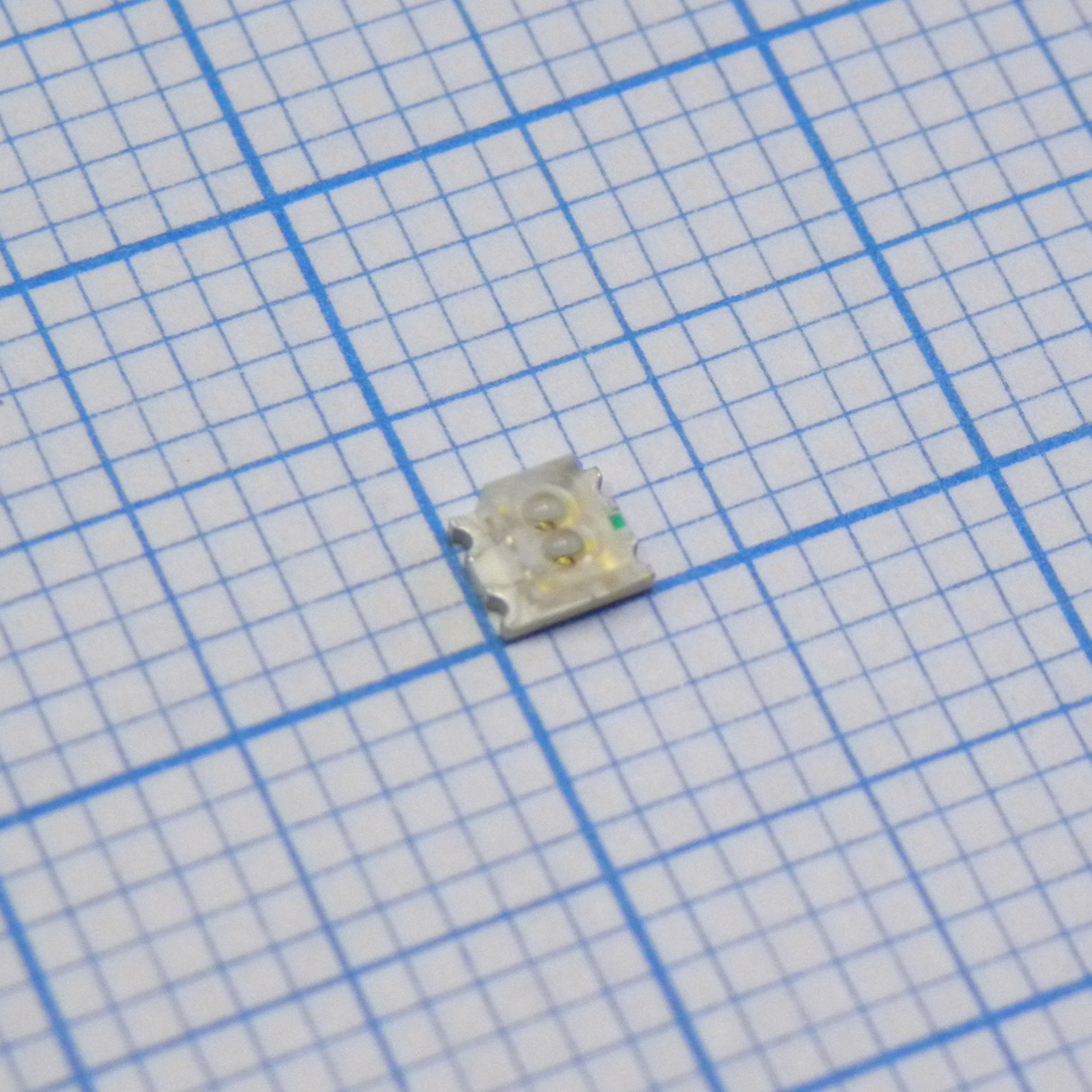 KPBL-3025SURKCGKC - Светодиод smd 3х2,5мм/красный/635нм/380-800мкд - зеленый/570нм/18-120мкд/прозрачный/100°