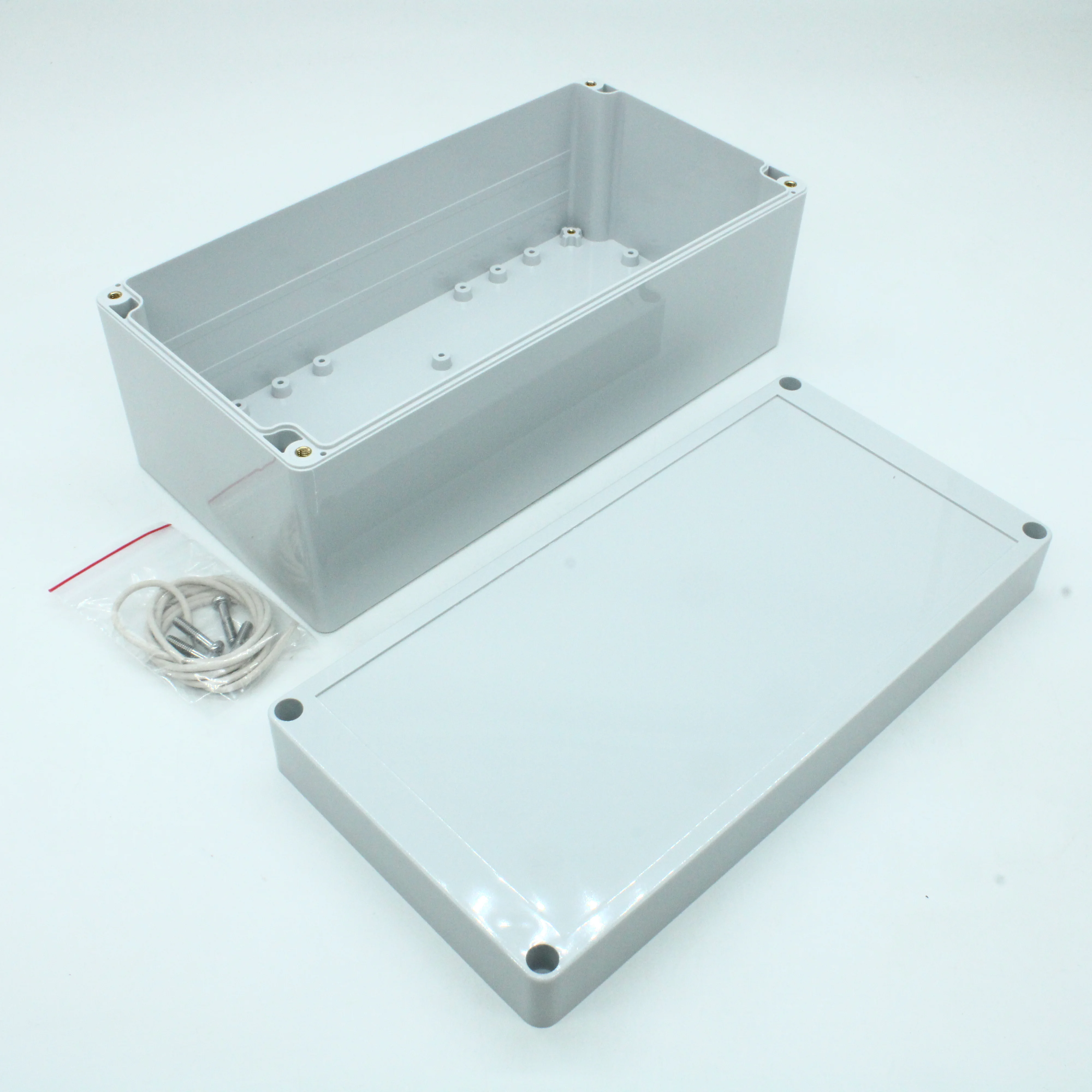G2117 - Герметичный корпус из поликарбоната, IP65, светло-серый