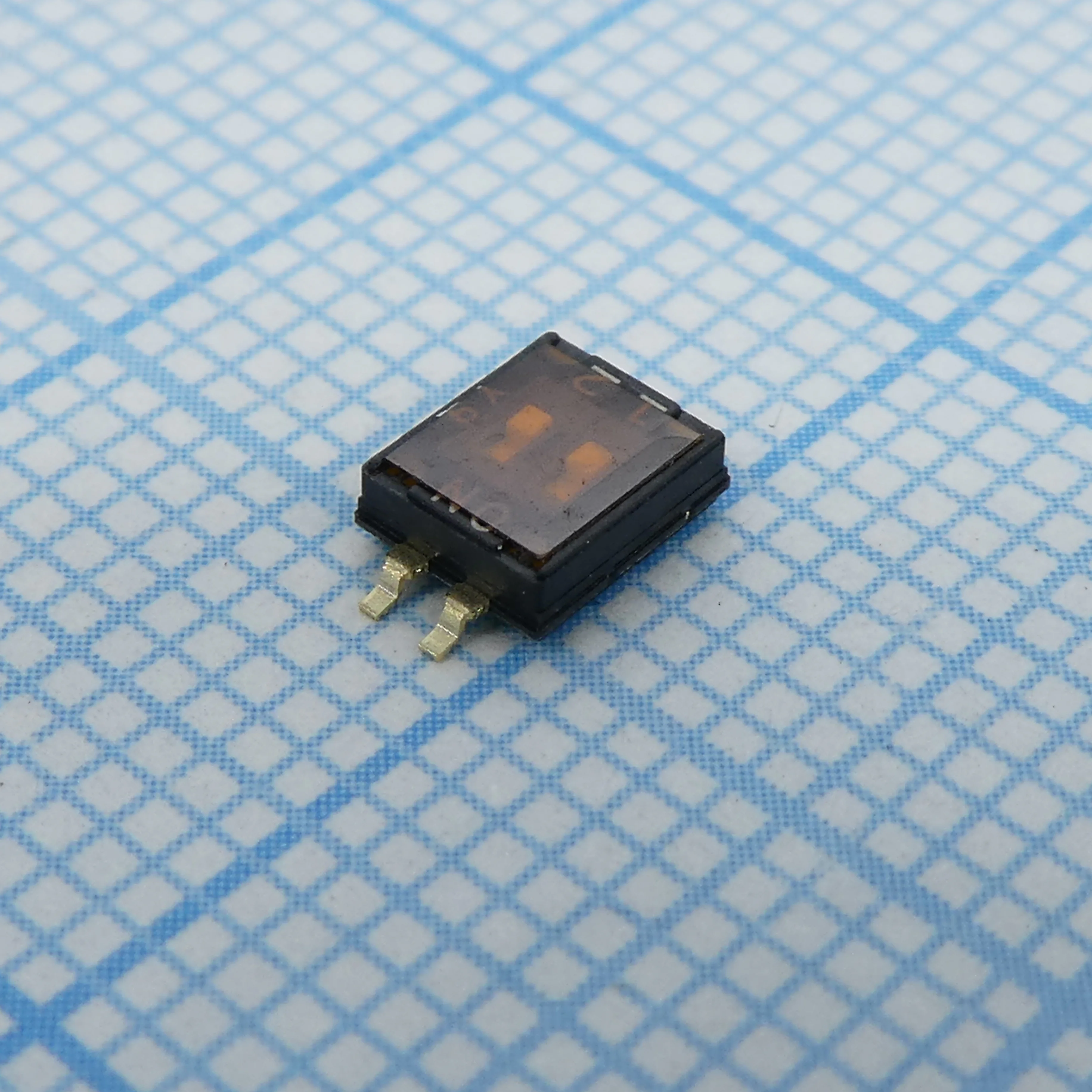 DHN-02F-T-V-T/R - Движковый переключатель 2 группы SMD монтаж 1.27мм 25мА 24В с плёнкой положение ВЫКЛ