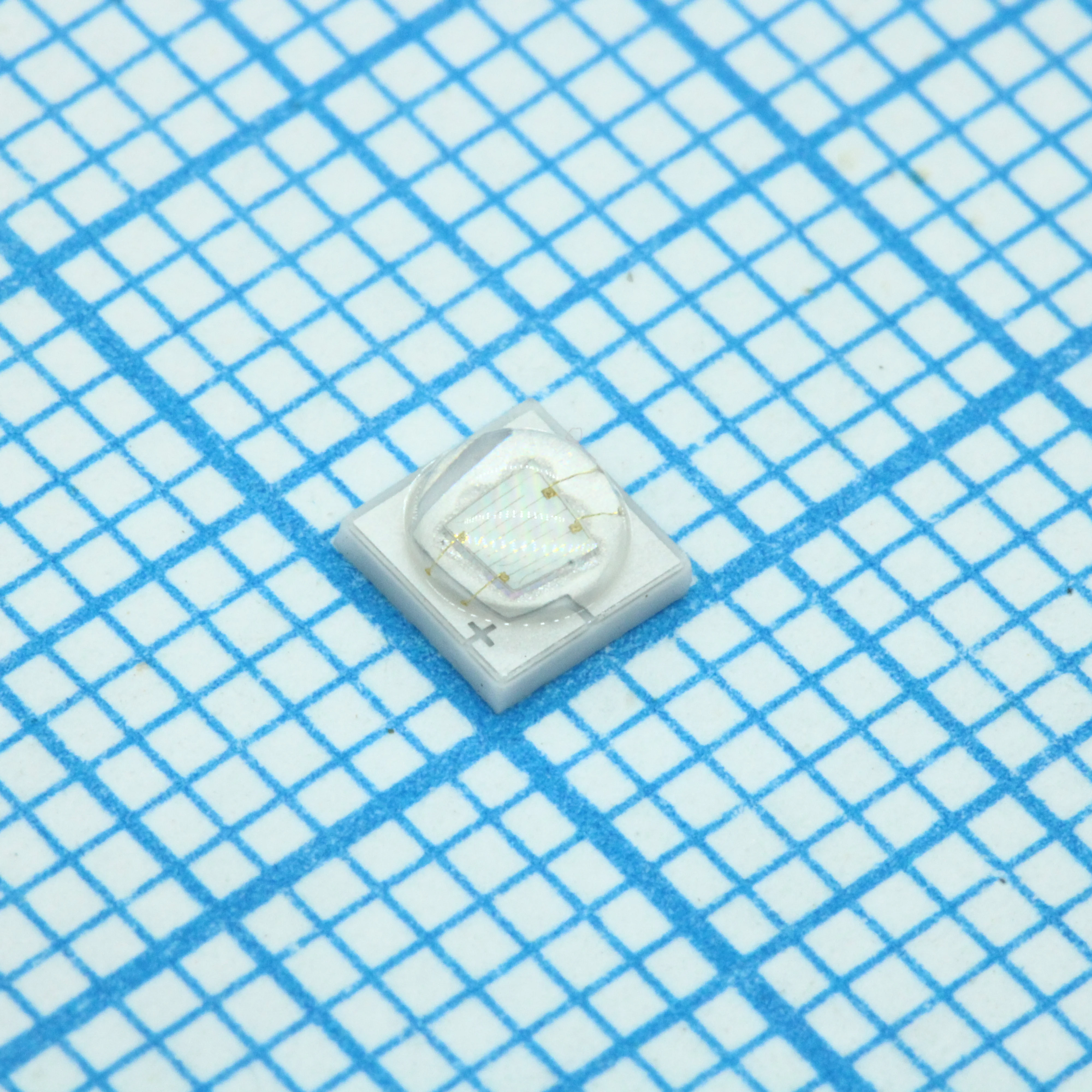 HL-C3535K4B3GA - Светодиод smd 3,45х3,45мм/синий/465нм/45-50Лм при 700мА/3Вт/3-3.8В/130°