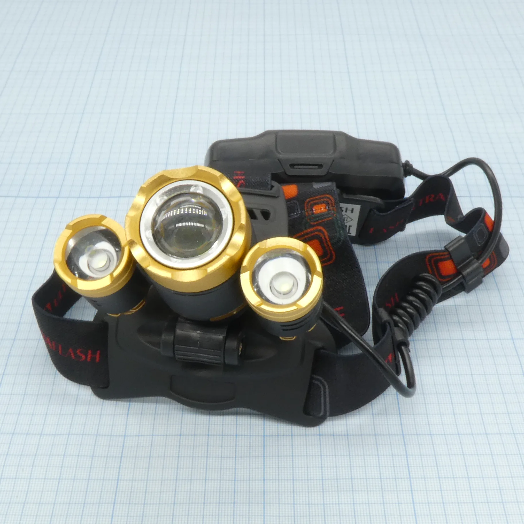 Фонарь аккум.налобный UltraFlash E1333 - (акк.2х18650) 3св/д 4Вт (300Лм) 250м, фокусировка, 4 режима, металлический, черный